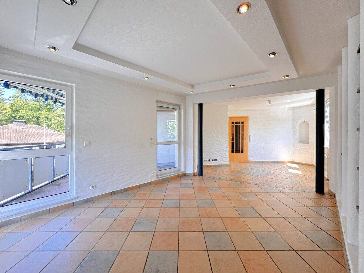 WOW! 170 m² -Platz-Traum-ETW mit Balkonen, 2 Duplexgaragen u.v.m. in Lauf a. d. Pegnitz – 91207 Lauf a.d. Pegnitz – Vorschaubild 3