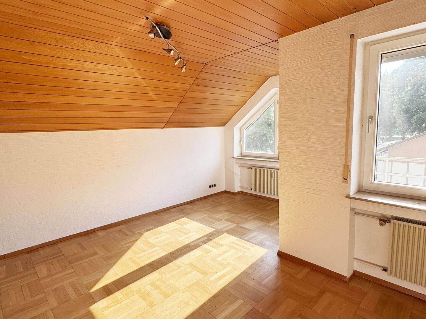 Erstbezug nach Renovierung: Großzügige 4-Zimmer-Wohnung mit Westbalkon & Dachboden – 89079 Ulm – Vorschaubild 3
