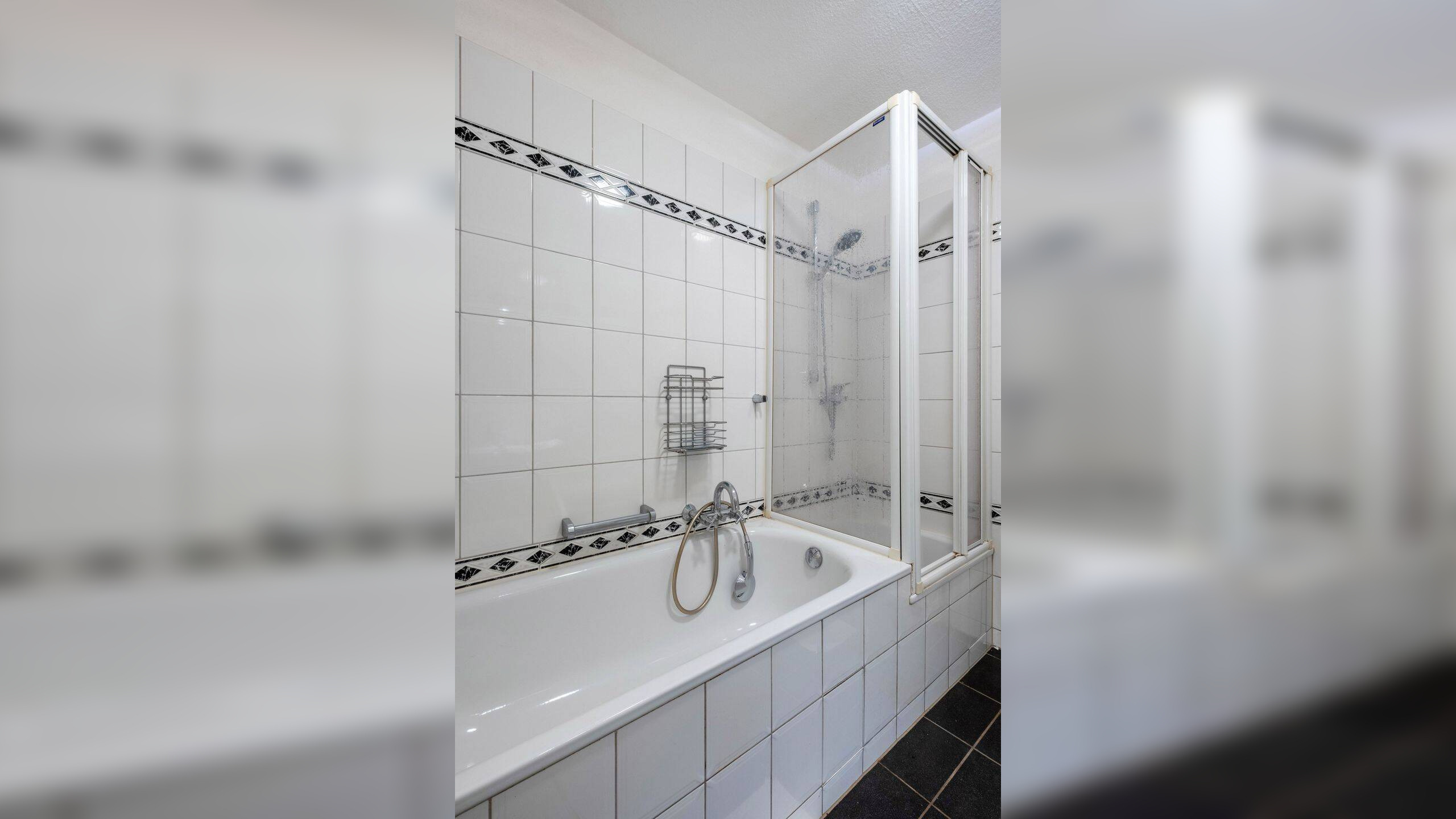 Charmante 2-Zimmer-Wohnung mit Loggia nahe dem Brosepark – 13156 Berlin – Vorschaubild 4