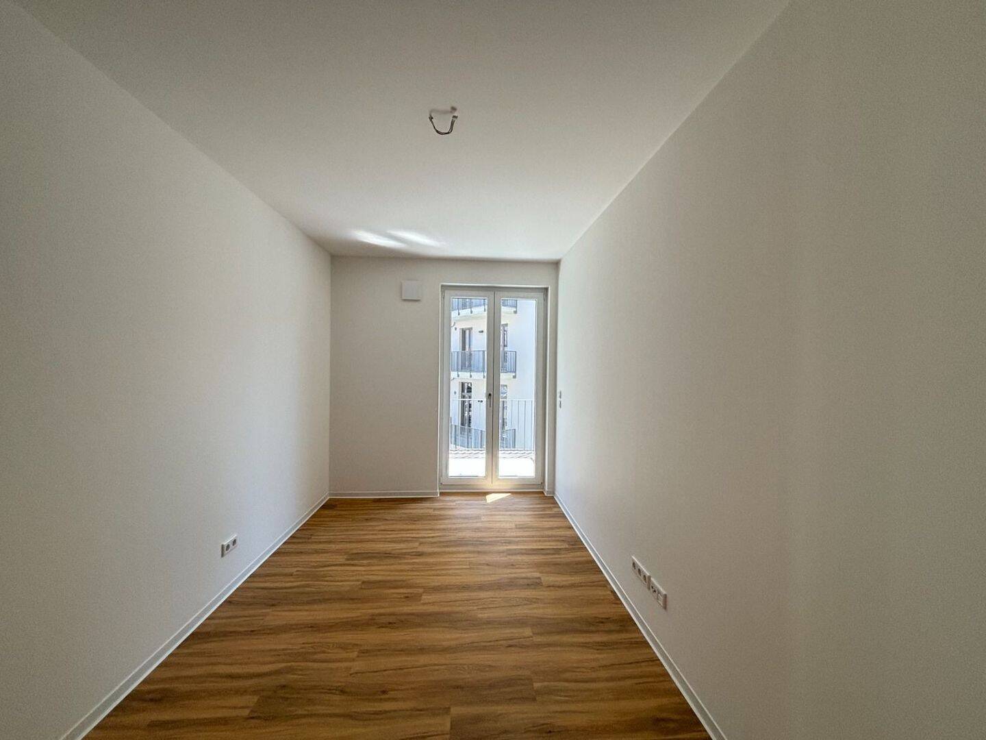 GROß * HELL * MODERN * Top 4-RW mit 15m²-Balkon und EBK !!! – 1159 Dresden – Vorschaubild 10