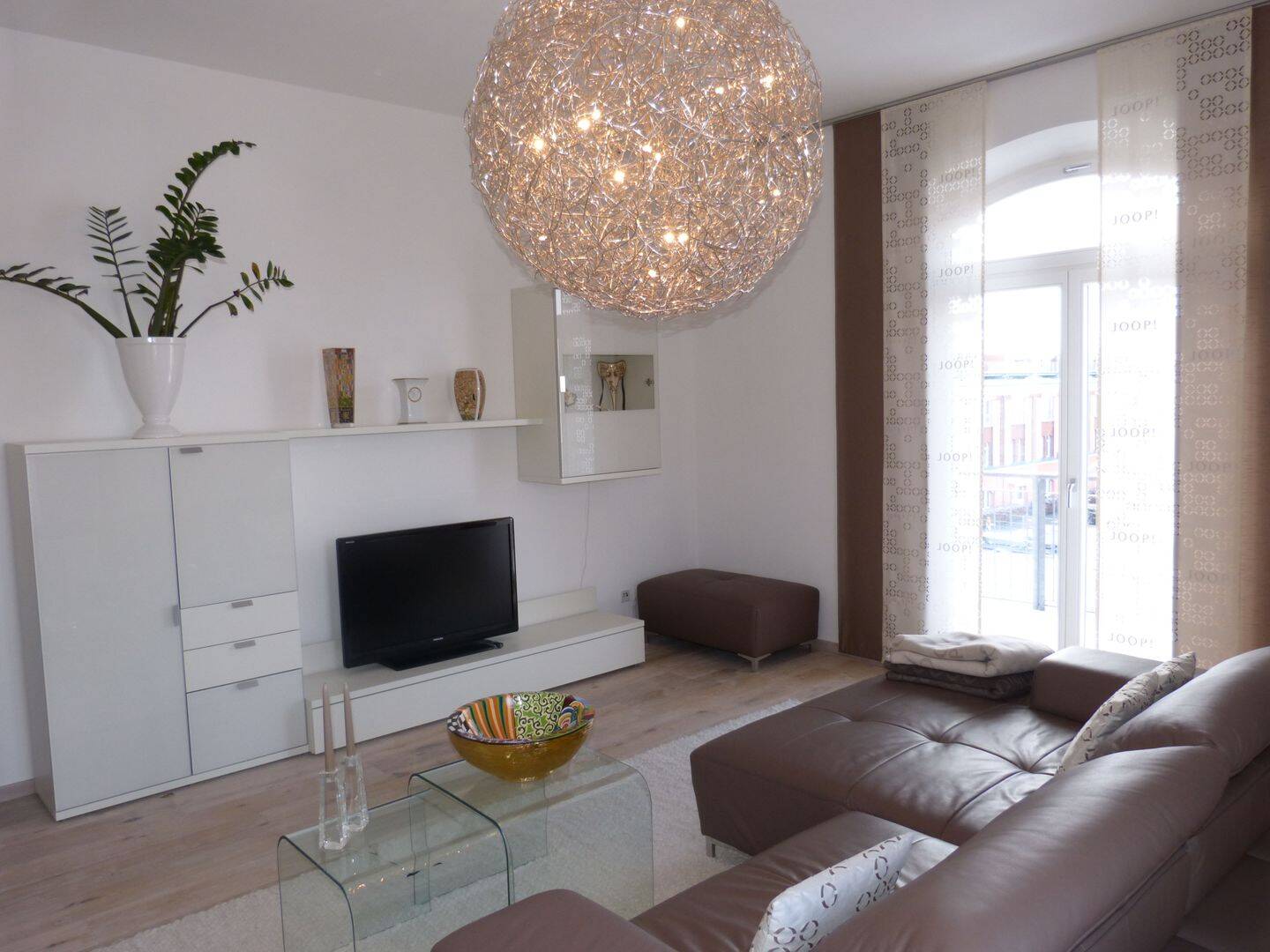 Attraktive, moderne und helle 3-Zimmerwohnung mit Einbauküche und zwei Balkonen in unmittelbarer Nähe zum Südstadtpark Fürth – 90763 Fürth – Vorschaubild 3