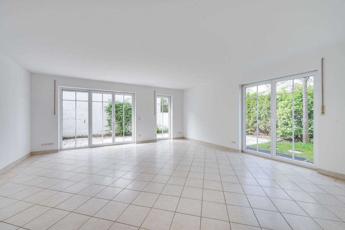 AIGNER – Sonnige Maisonettewohnug mit Garten in bester Lage von Waldtrudering! – 81827 München – Vorschaubild 3