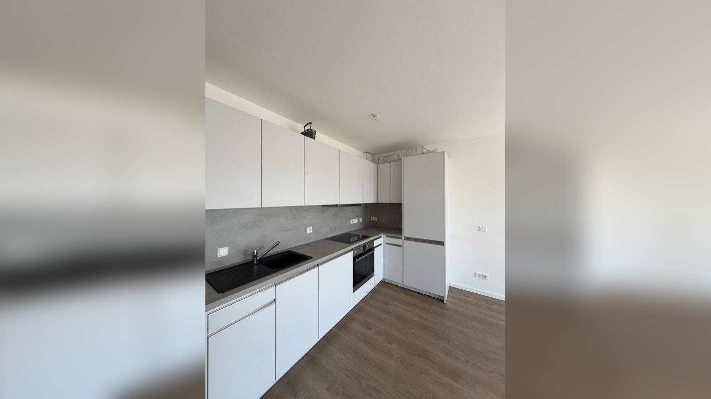 Lichtdurchflutete 3-Raum-Wohnung mit Einbauküche und Balkon – 1067 Dresden – Vorschaubild 4