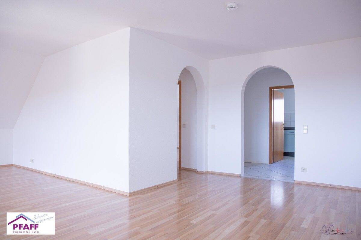 Zuhause ankommen in Rielasingen! Helle 2 Zimmerwohnung mit großem Balkon und Stellplatz – 78239 Rielasingen-Worblingen – Vorschaubild 3