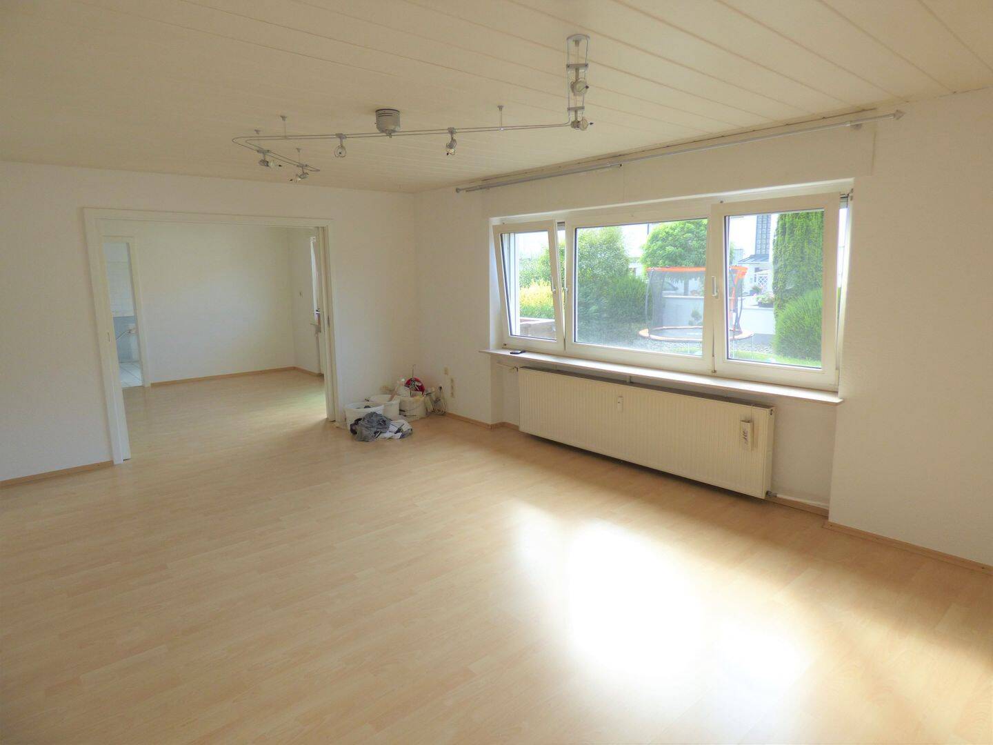 ** TOLLE WOHNUNG MIT GARTEN + GARAGE IN ABSOLUT ANGENEHMER WOHNLAGE ** – 63801 Kleinostheim – Vorschaubild 4