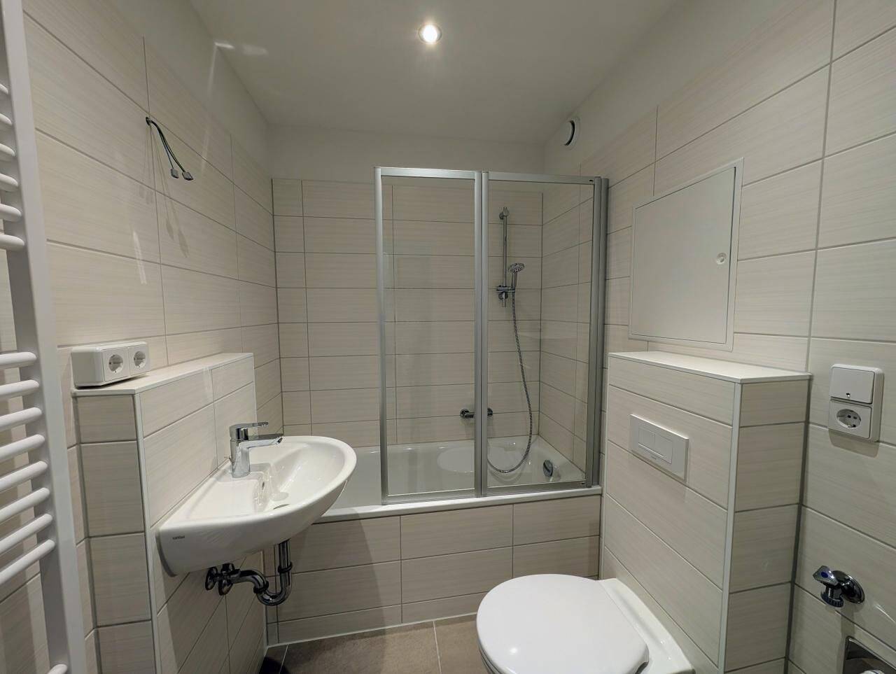 Attraktive 3-Raum-Wohnung mit Badewanne und grünem Ausblick! – 9120 Chemnitz – Vorschaubild 3