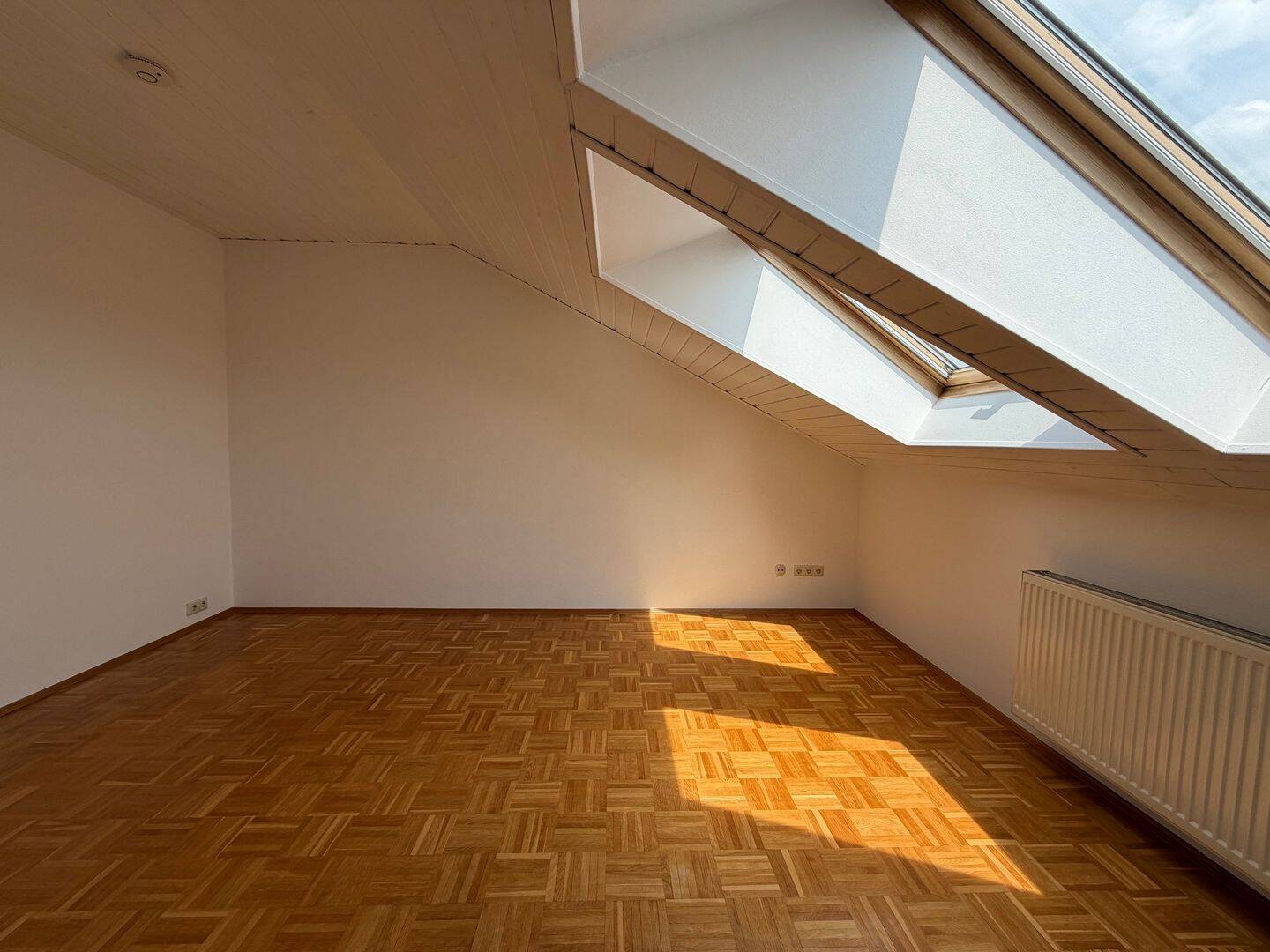 Attraktive 3 Zimmer Dach Wohnung in schöner Lage – Gartenmitbenutzung – 97084 Würzburg – Vorschaubild 3