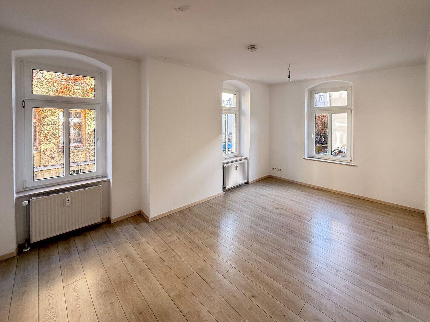 Löbtau, im Hochparterre: Wanne & Dusche + Stellplatz – 1159 Dresden – Vorschaubild 4