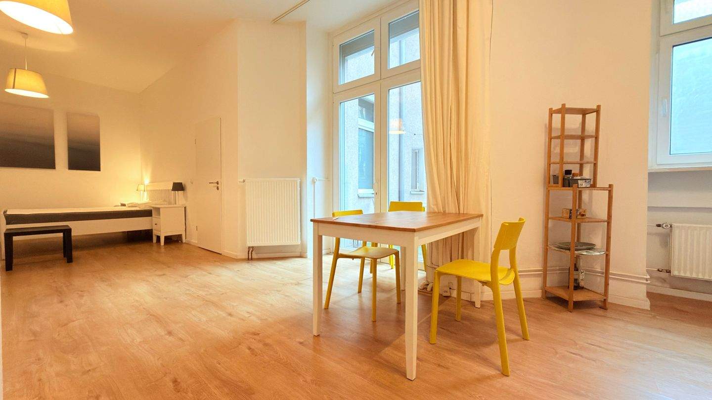 Möbliertes Loft im Prenzlauer Berg – EG-Wohnung am Helmholtzplatz, rollstuhlfreundlich – 10437 Berlin – Vorschaubild 5