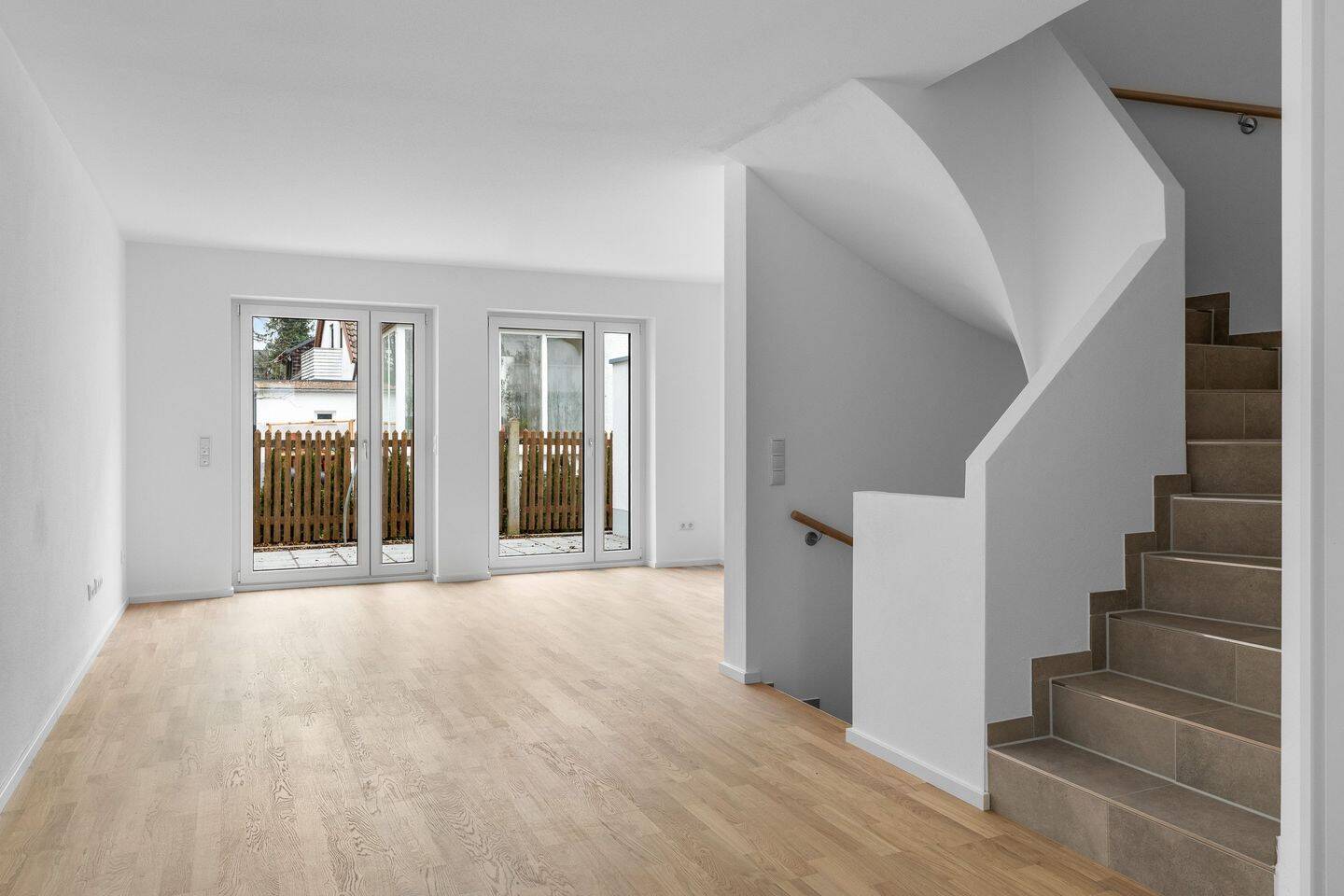 Stadthaus bezugsfertig (Massivbau) mit KfW-Förderung, ruhige Lage, ohne Garten – 81827 München – Vorschaubild 3