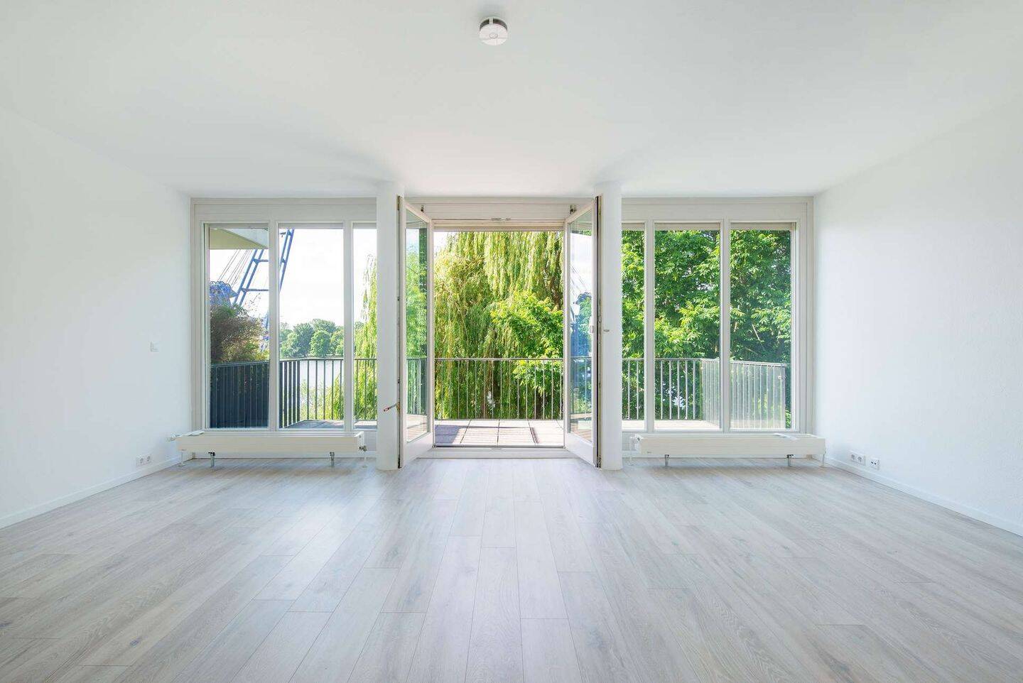 Exklusive 3-Zimmer-Wohnung mit Wasserblick, Balkon, Stellplatz und Aufzug in Alt-Stralau – 10245 Berlin – Vorschaubild 4