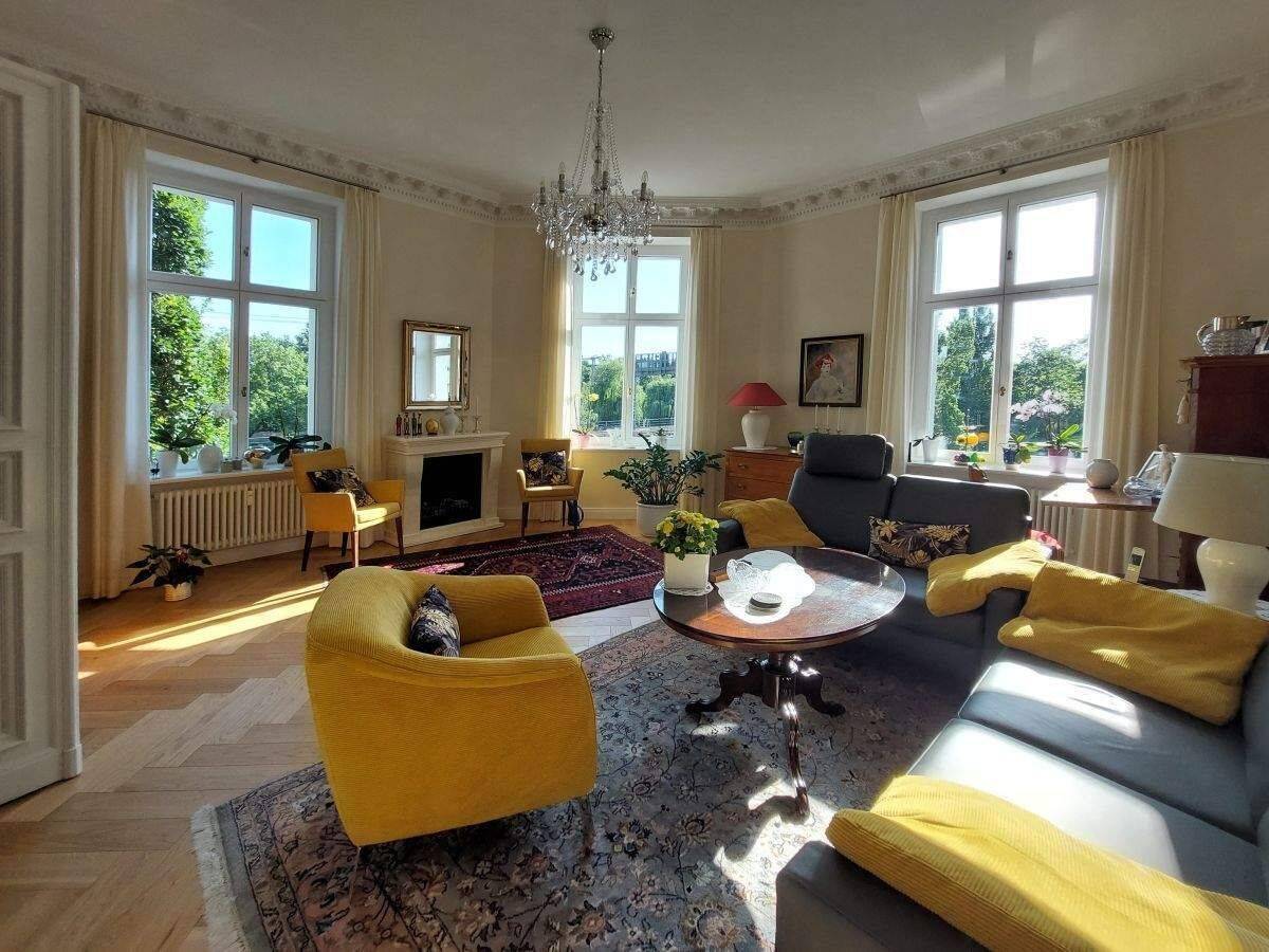Gleich einziehen! Traumhaft schöne Altbauwohnung mit Aufzug, Stuck, Parkett und Südbalkon – 10555 Berlin – Vorschaubild 4