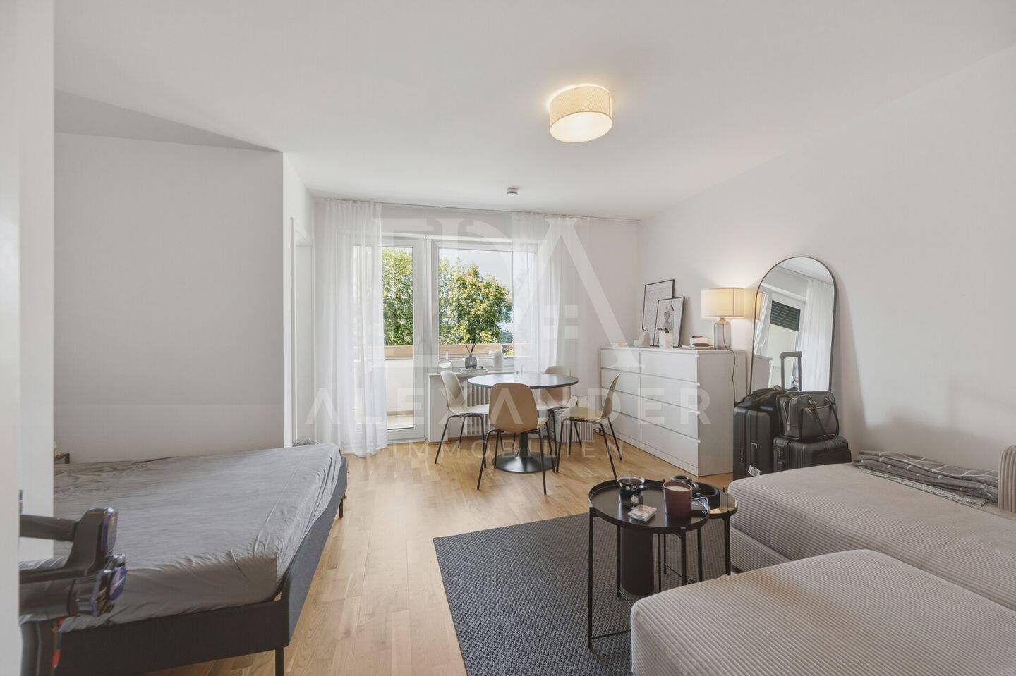 Charmante 1-Zimmer-Wohnung mit Balkon in begehrter Lage von München-Bogenhausen! – 81927 München – Vorschaubild 3