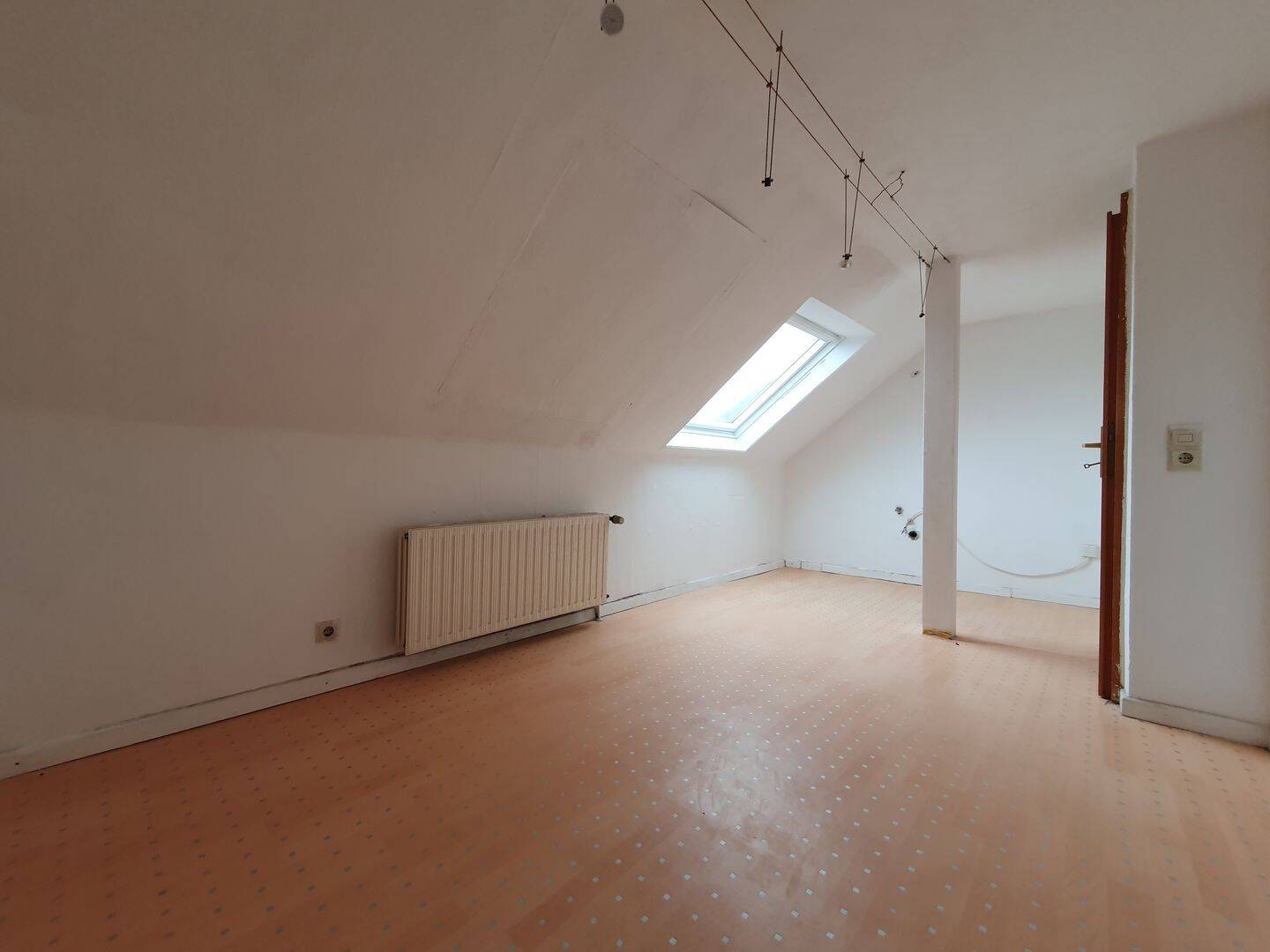 Schöne 2-Zimmer-Dachgeschosswohnung mit zusätzlichem Spitzboden – 45276 Essen – Vorschaubild 3