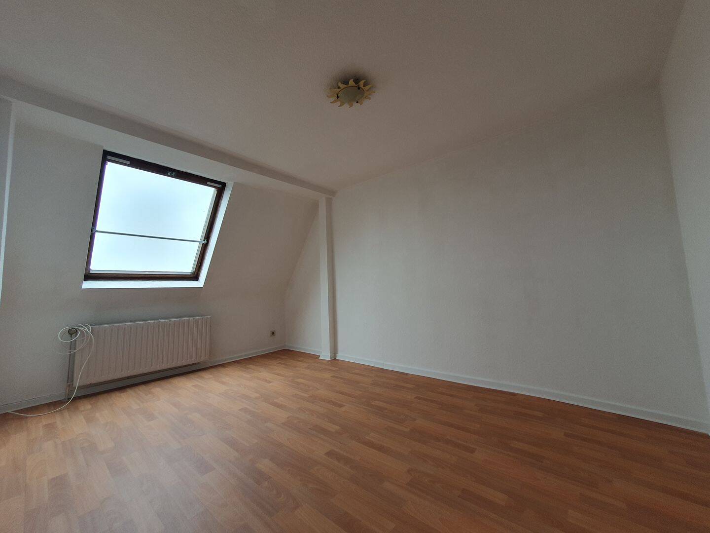 Schöne 2-Zimmer-Dachgeschosswohnung mit zusätzlichem Spitzboden – 45276 Essen – Vorschaubild 4