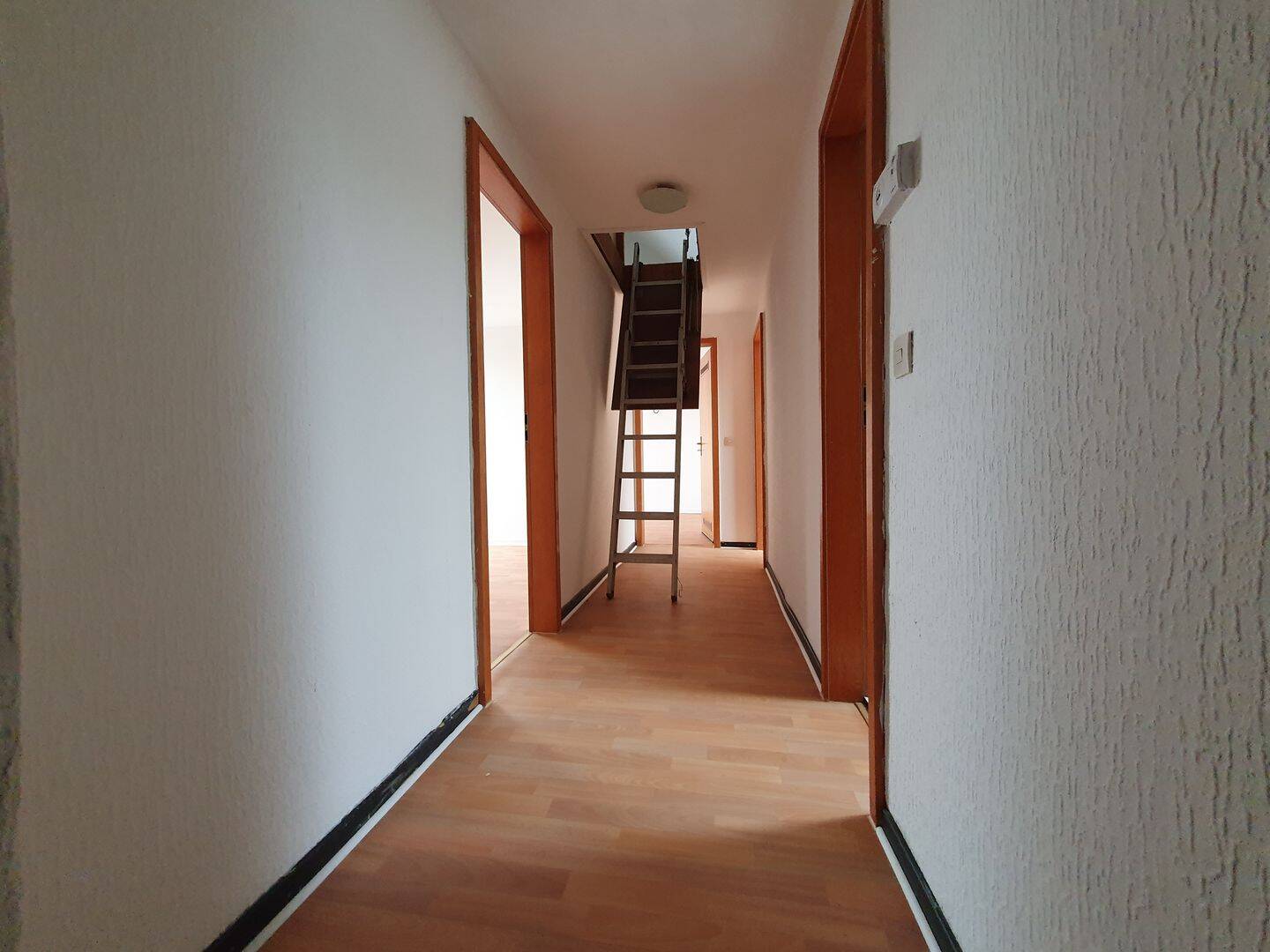 Schöne 2-Zimmer-Dachgeschosswohnung mit zusätzlichem Spitzboden – 45276 Essen – Vorschaubild 6