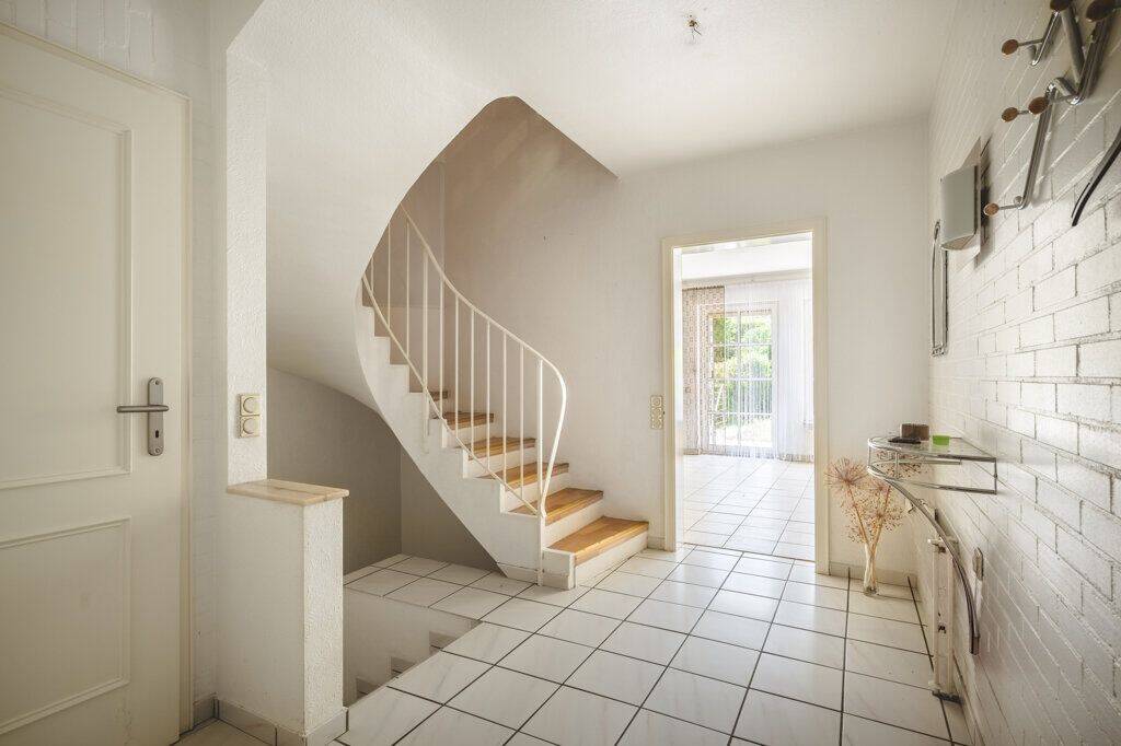 EFRH mit Garage und kleinem Süd-Garten in absolut beliebter Wohnlage – 52080 Aachen – Vorschaubild 3