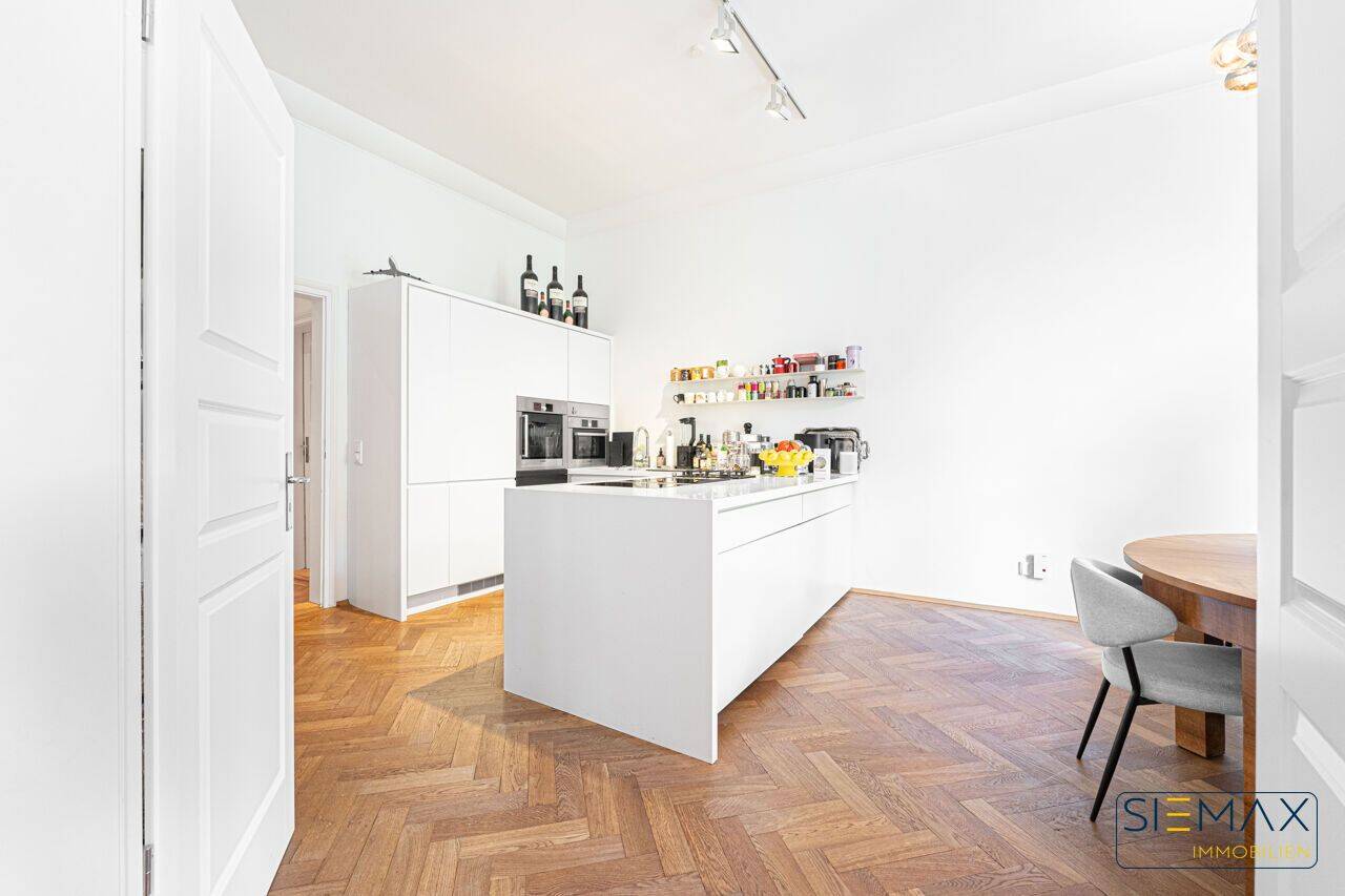 Altbaujuwel in Bestlage – 3,5 Zimmer mit Südwestbalkon am Prinzregentenplatz – 81675 München – Vorschaubild 3