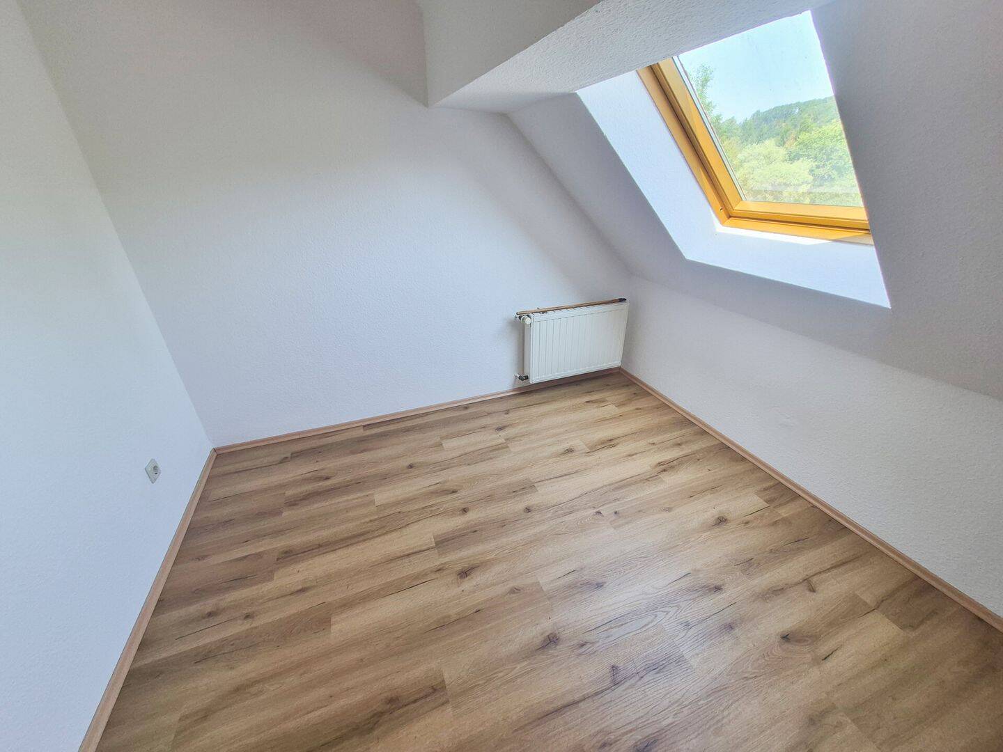 Gepflegtes Reihenmittelhaus mit cleverem Eigentumskonzept und Garage – nähe Puderbach! – 56305 Döttesfeld – Vorschaubild 3