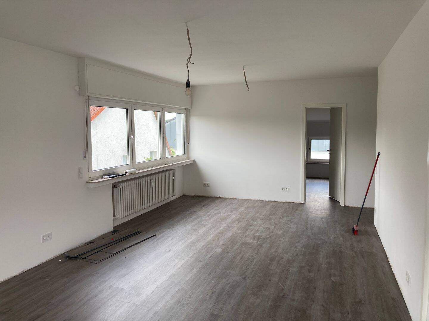Top renovierte Wohnung im DG mit Balkon + Einbauküche – 50996 Köln – Vorschaubild 3
