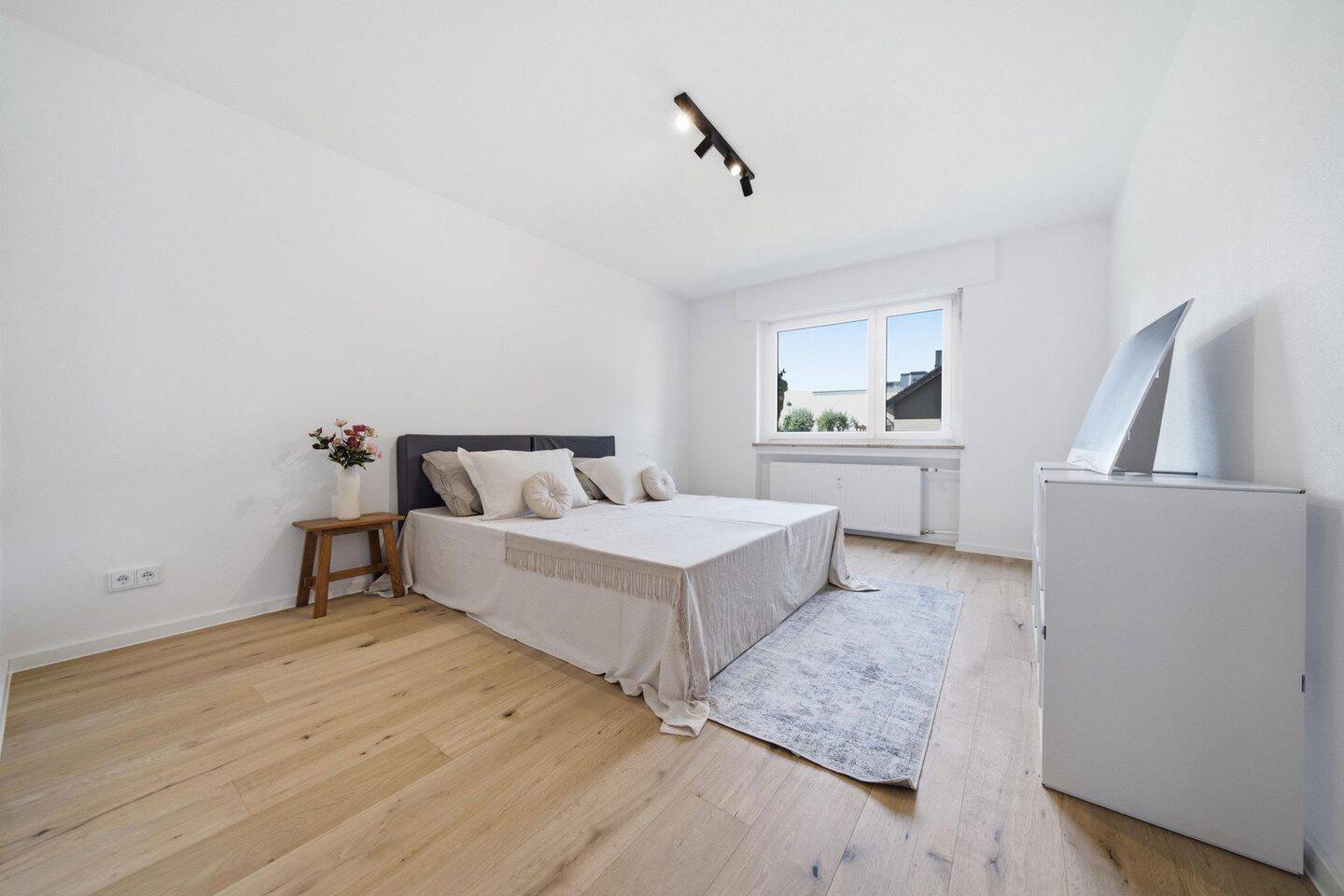 Moderne, sanierte 4 Zimmer Wohnung zum Erstbezug und provisionsfrei – 85055 Ingolstadt – Vorschaubild 3
