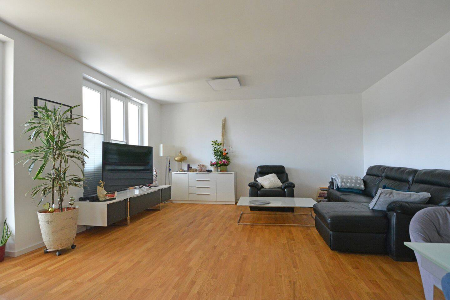 Ansprechende 3-ZKB Wohnung in modernem Wohn-und Geschäftshaus, Kassel-Königstor – 34117 Kassel – Vorschaubild 3