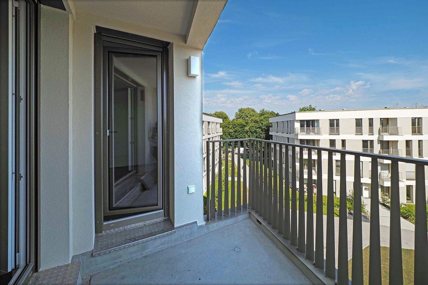 2 ZKB Küche mit Loggia und TG, S4 Aubing 350m – 81249 München – Vorschaubild 3