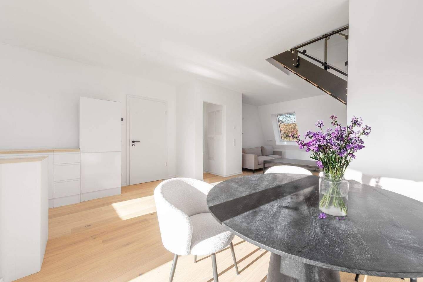 Courtagefreie Dachgeschoss-Maisonettewohnung in Winterhude – 22297 Hamburg – Vorschaubild 3