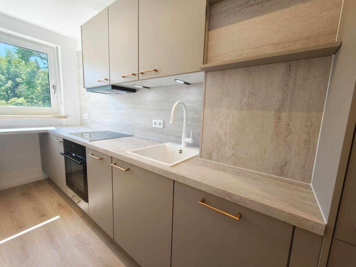 Erstbezug nach Sanierung! Super WG tauglich! inkl EBK! 2-ZKB Wohnung mit Balkon *Provisionsfrei! – 81243 München – Vorschaubild 3