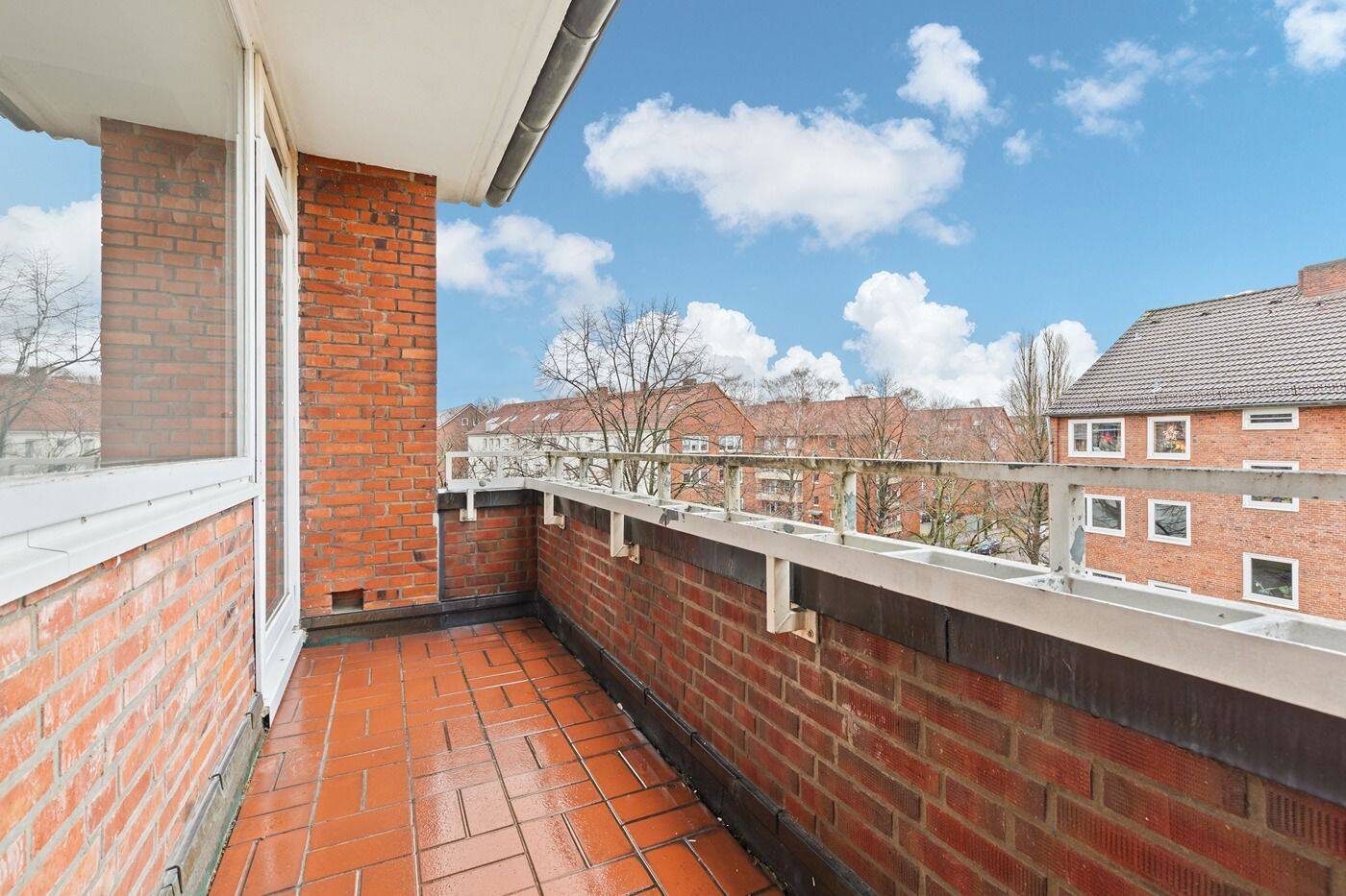2-Zimmer-Wohnung, Balkon, Bad mit Fenster und Tiefgaragenstelllatz in Hamburg-Barmbek – 22305 Hamburg – Vorschaubild 3