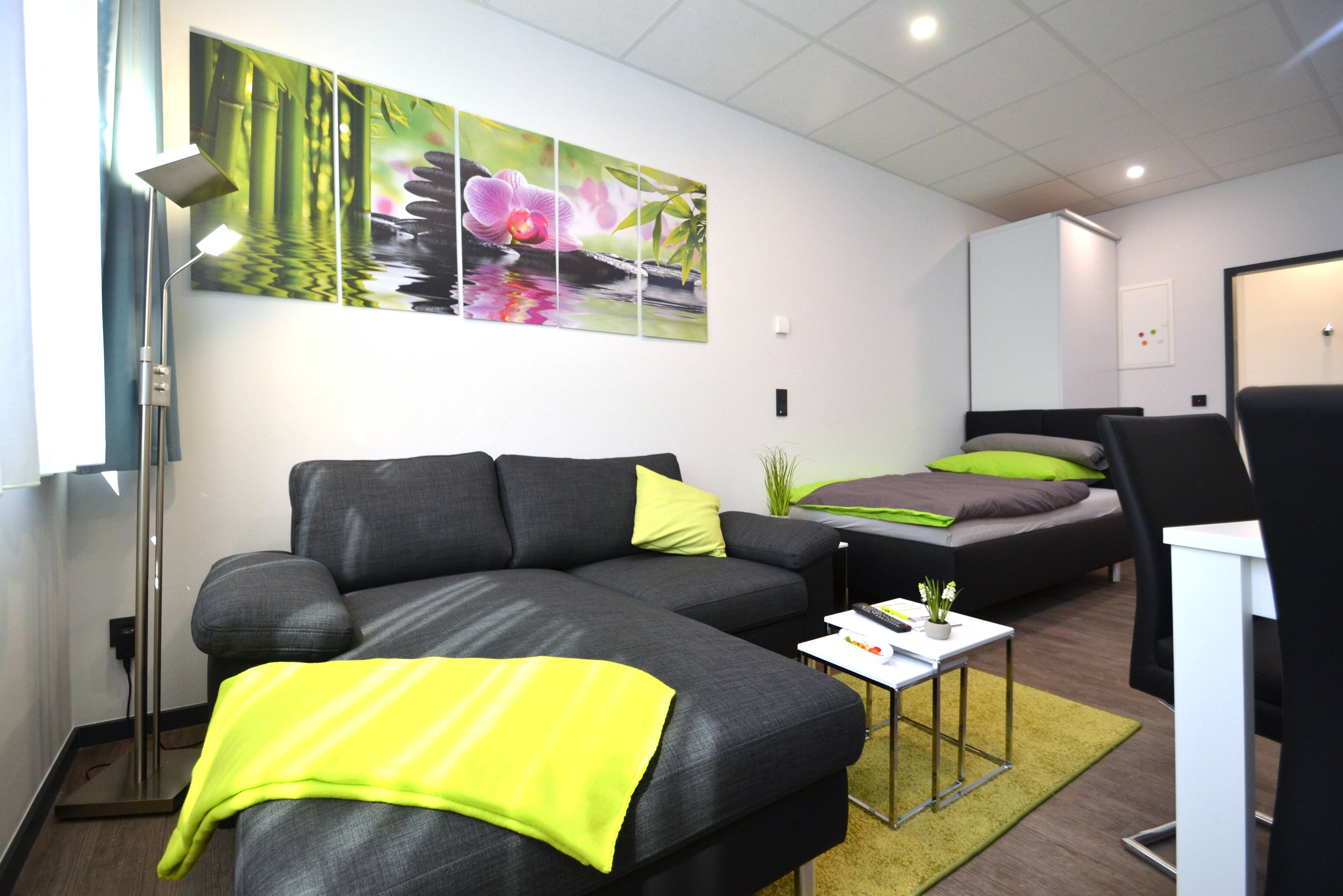 Ready to move in! Cosy and modern 1-room serviced apartment, fully equipped in center of Offenbach – 63065 Offenbach am Main – Vorschaubild 3
