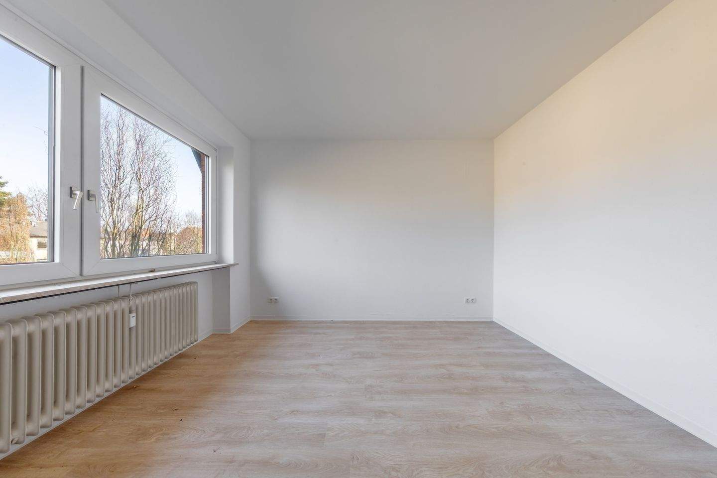 Schöne 4-Zimmer-Wohnung mit Balkon in ruhiger Lage – 22047 Hamburg – Vorschaubild 3