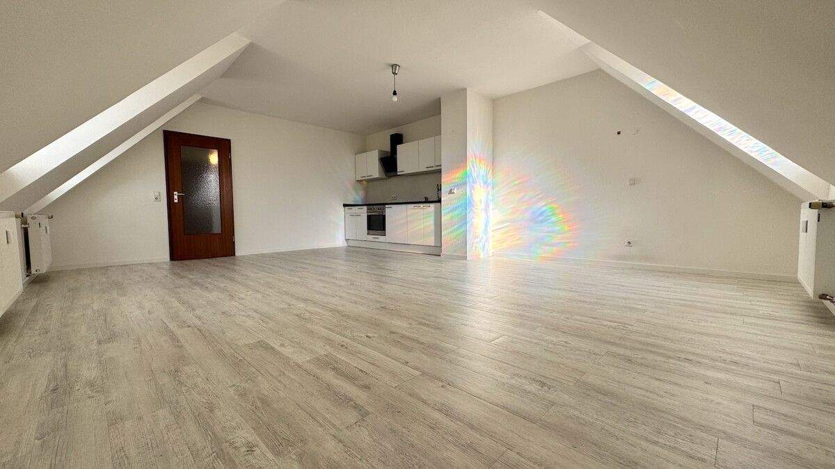 Großzügige 1-Zimmer-DG-Wohnung in zentraler Lage von KA-City! – 76133 Karlsruhe – Vorschaubild 3