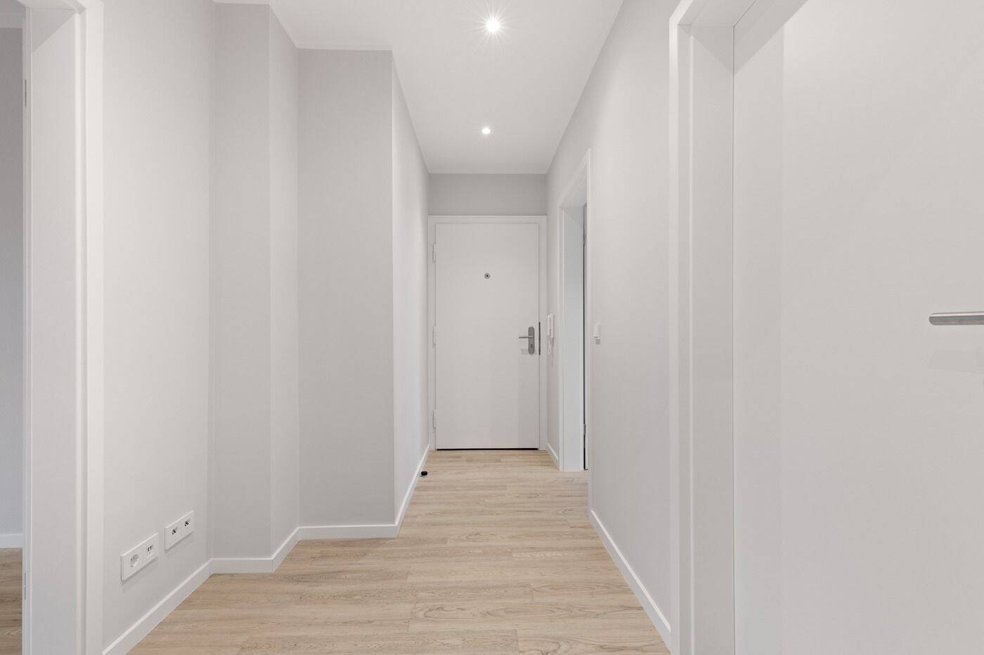 2-Zimmer-Wohnung, Balkon, Bad mit Fenster und Tiefgaragenstelllatz in Hamburg-Barmbek – 22305 Hamburg – Vorschaubild 4