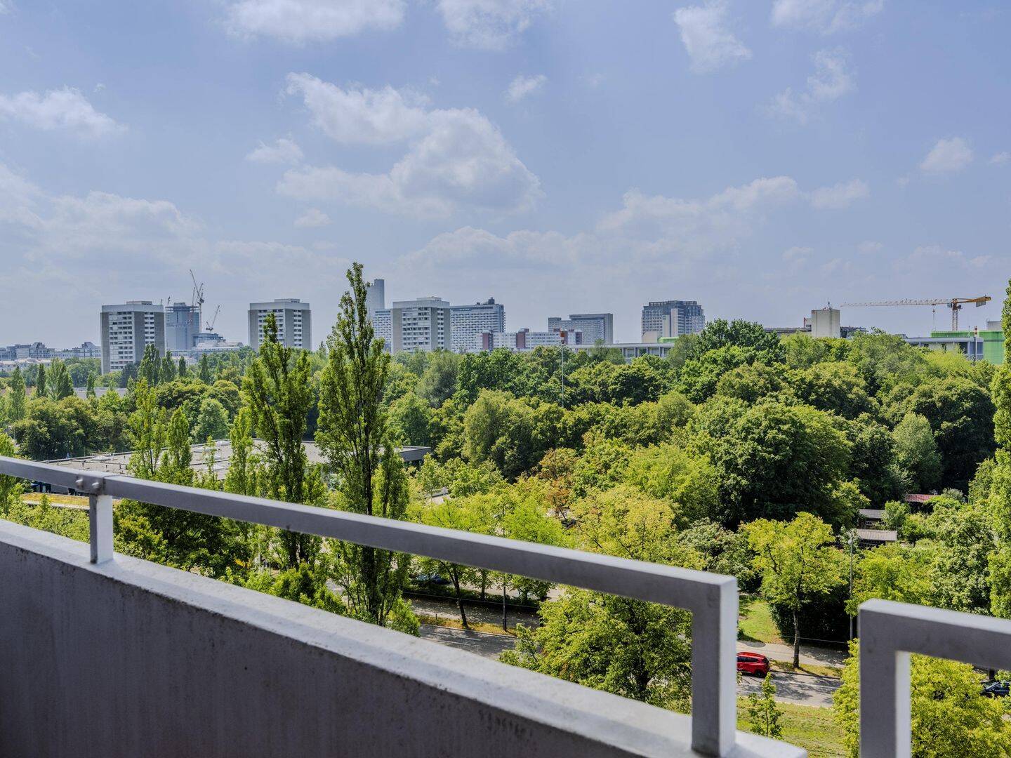 2 Zi. Wohnung mit Fernblick nähe Arabellapark – 81927 München – Vorschaubild 3