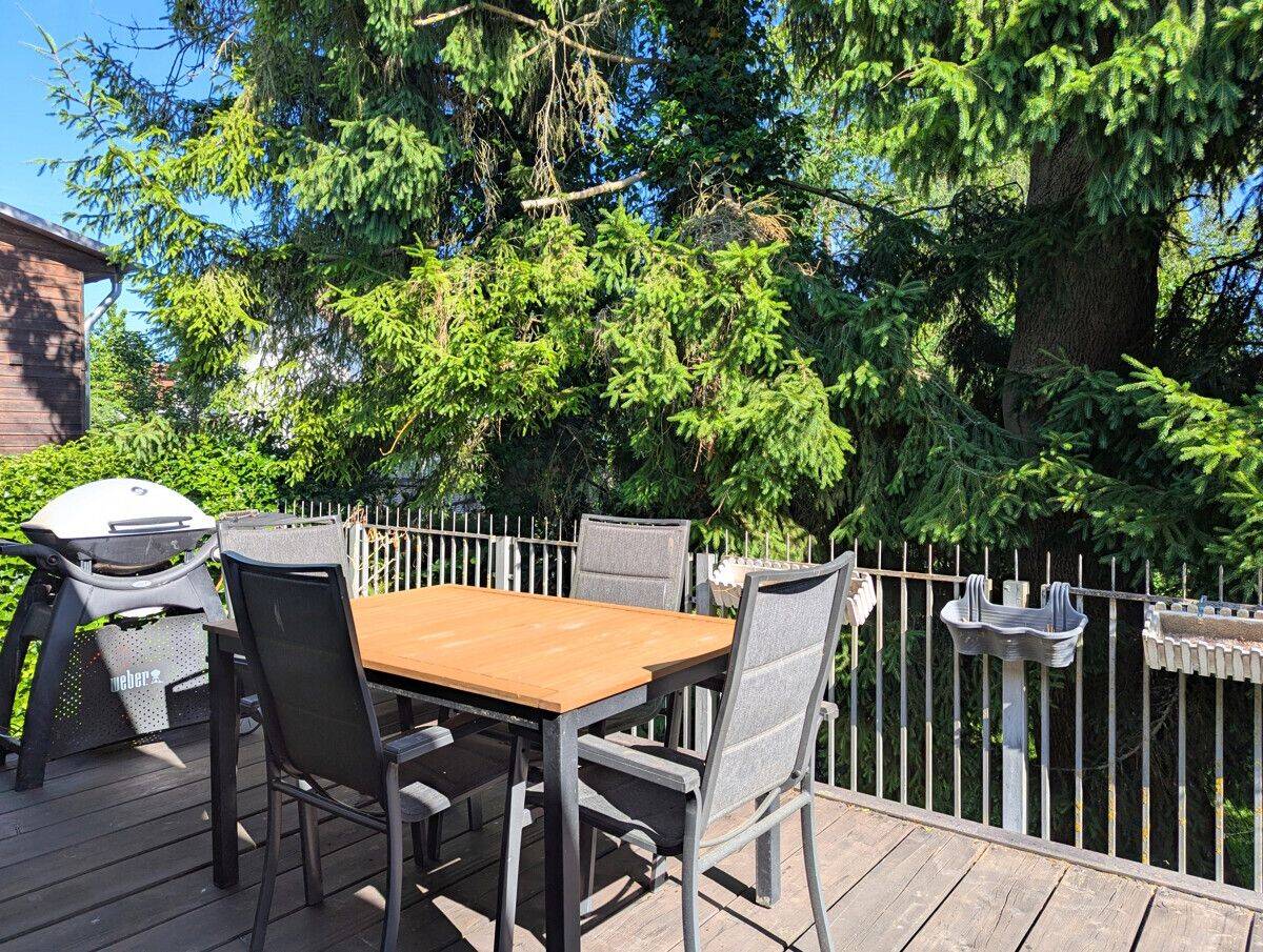 Grüne Oase in zentraler Ruhelage – Bungalow mit Pool und zwei Garagen – 89077 Ulm – Vorschaubild 3