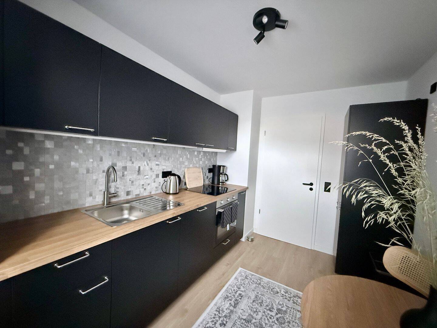Erstbezug nach umfassender Renovierung | Exklusive 2-Zimmer-Wohnung (61,26 m²) | Loggia | Aufzug | hochwertige Teilmöblierung | All-inclusive-Miete – 14480 Potsdam – Vorschaubild 3
