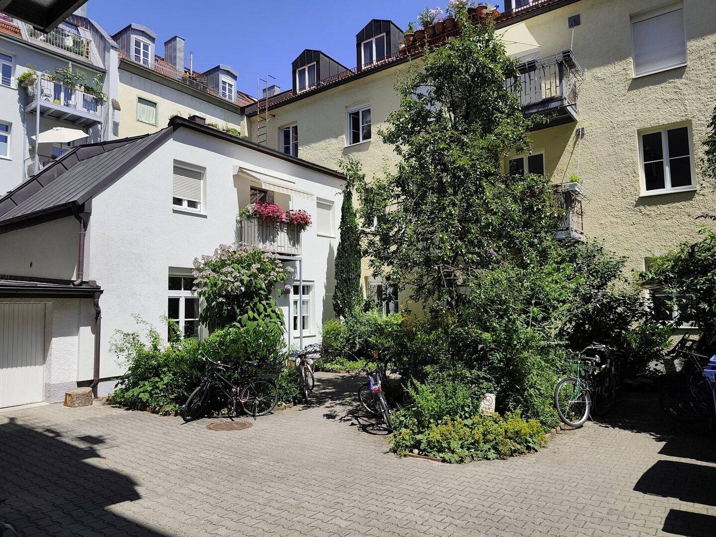 Altbauwohnung in Neuhausen, teilweise renovierungsbedürftig – BES am FR 14.08. n. ind. Vereinb. – 80637 München – Vorschaubild 3