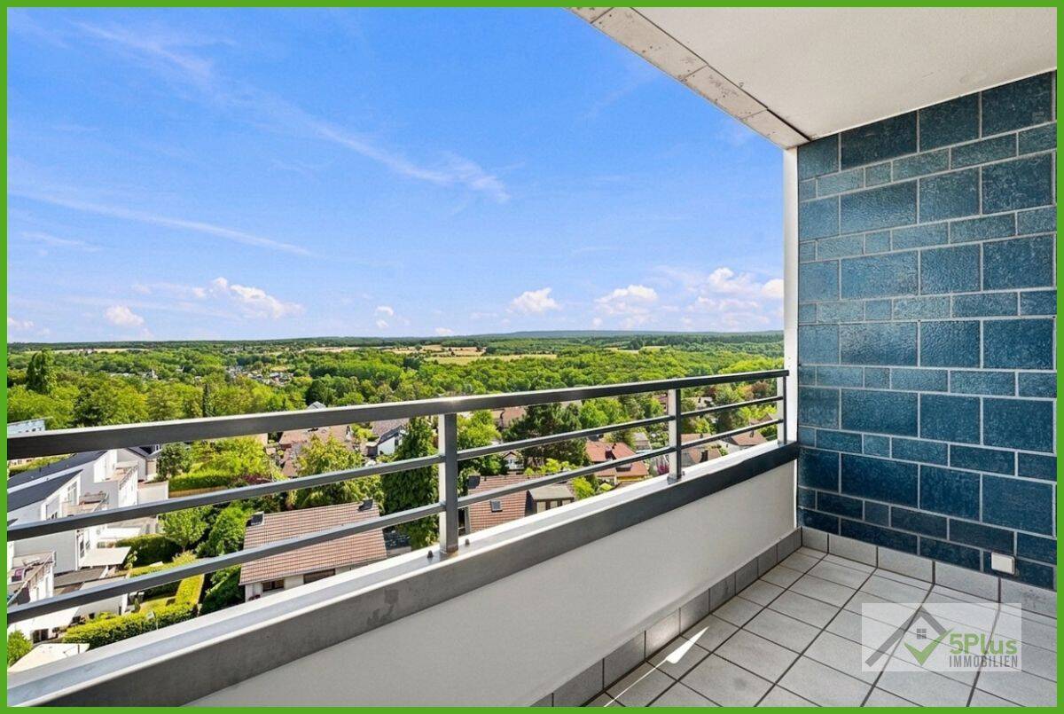 + 5PLUS + WOHNEN MIT PANORAMA: ETW MIT TRAUMHAFTEM FERNBLICK ÜBER DEN DÄCHERN VON AACHEN / WALHEIM + – 52076 Aachen – Vorschaubild 3