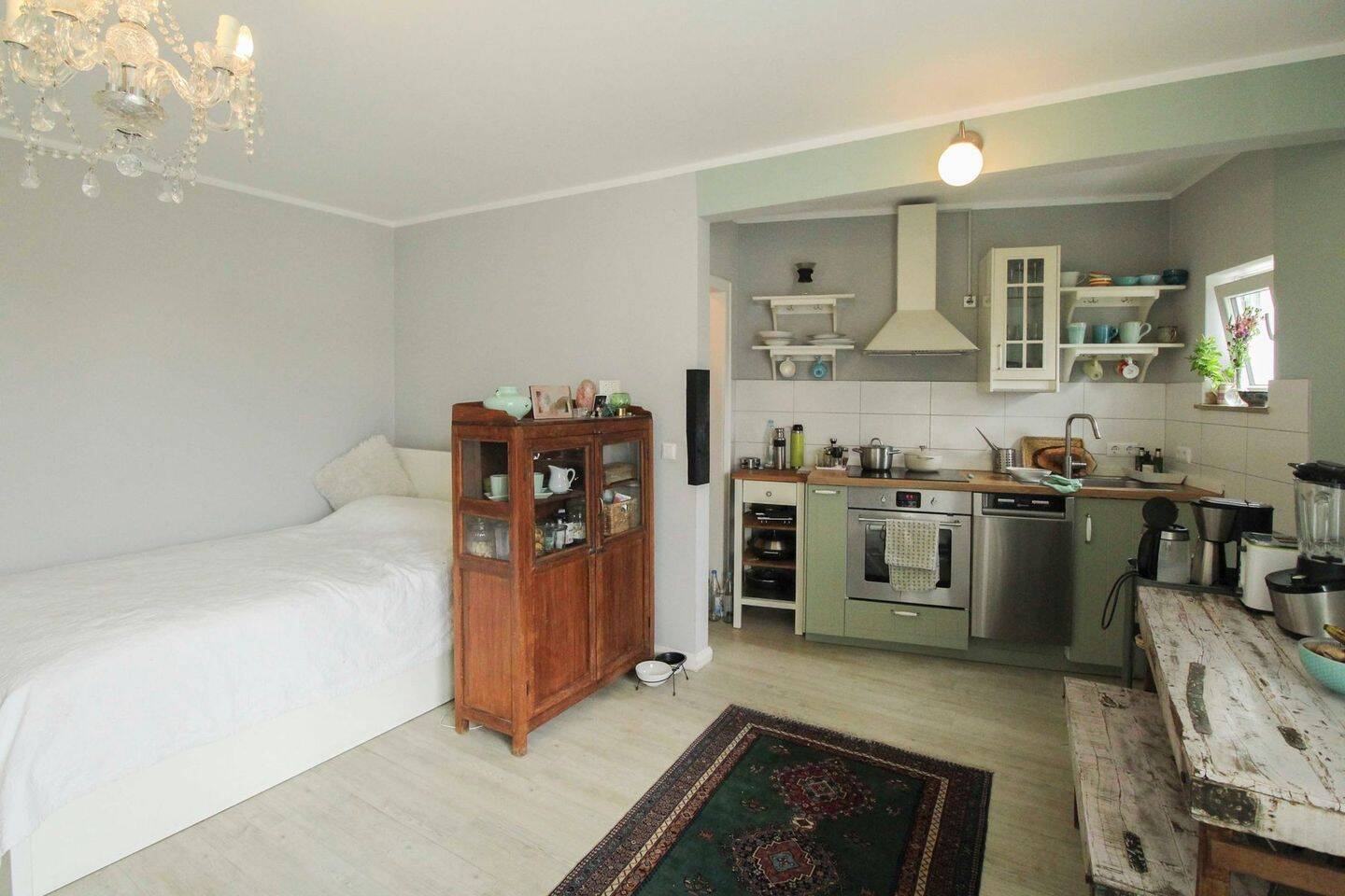 Zentral und bezugsfrei: Möbliertes 1 Zimmerappartement in Unterbilk direkt am Medienhafen – 40219 Düsseldorf – Vorschaubild 3