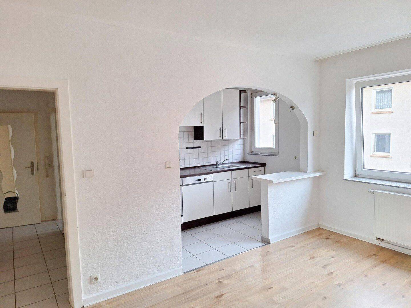 Sanierte 3,5 Zimmer-KDB Wohnung (ca. 70 qm) mit Einbauküche und Balkon / Holsterhausen – 45145 Essen – Vorschaubild 3