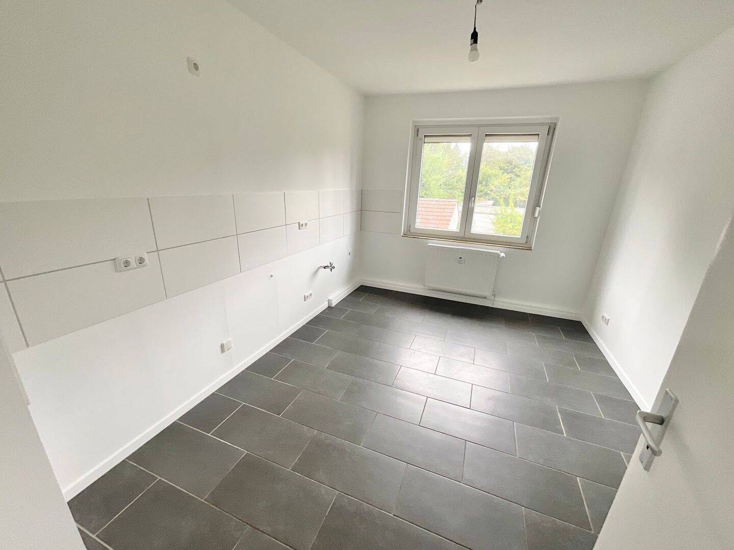 Lichtdurchflutete 2-Zimmer-Wohnung mit großer Küche! – 45355 Essen – Vorschaubild 3