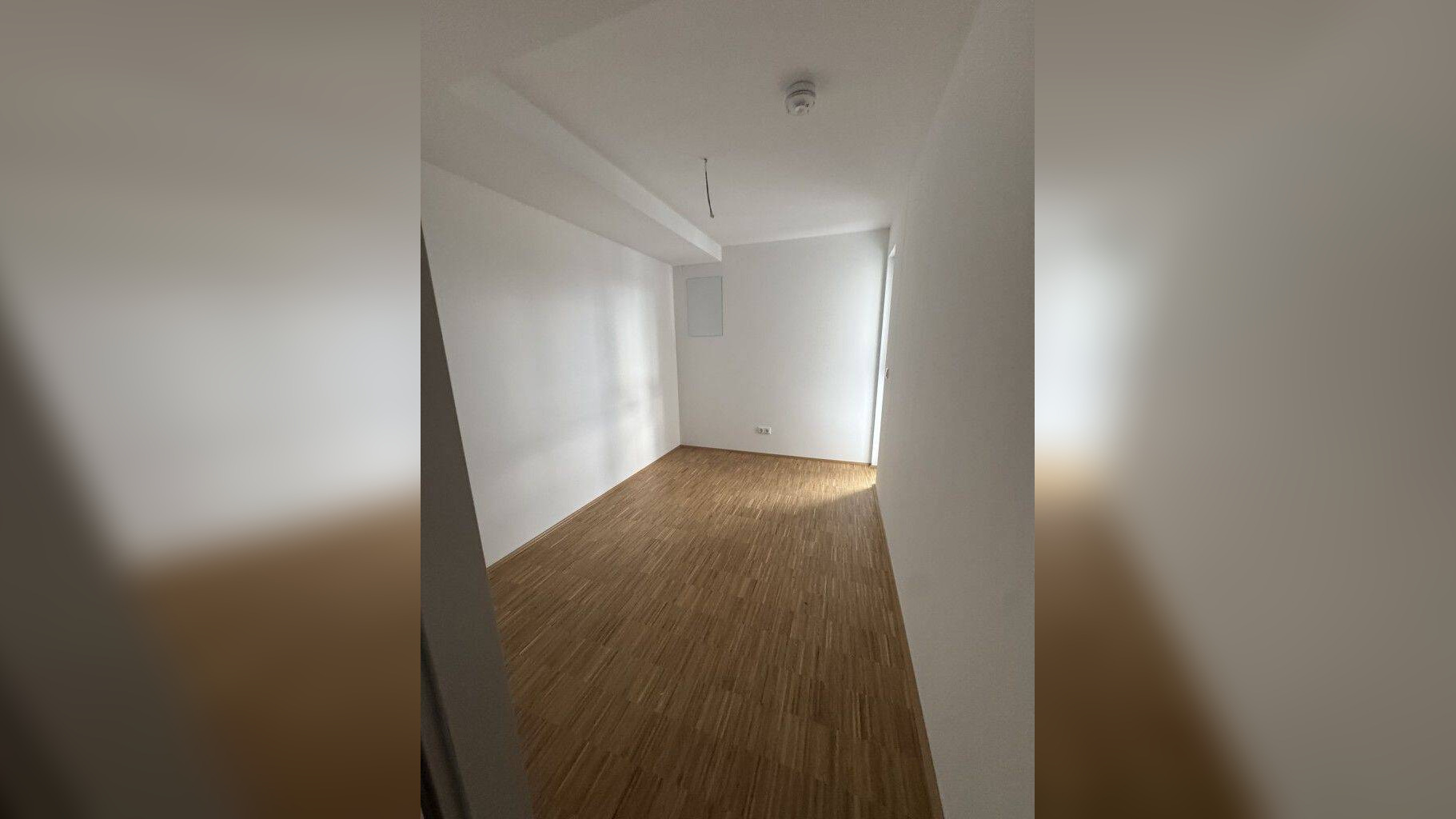 Arnsdorf bei Dresden – 2 Raumwohnung im Erstbezug mit Parkett, Balkon und Einbauküche – 1324 Dresden – Vorschaubild 3