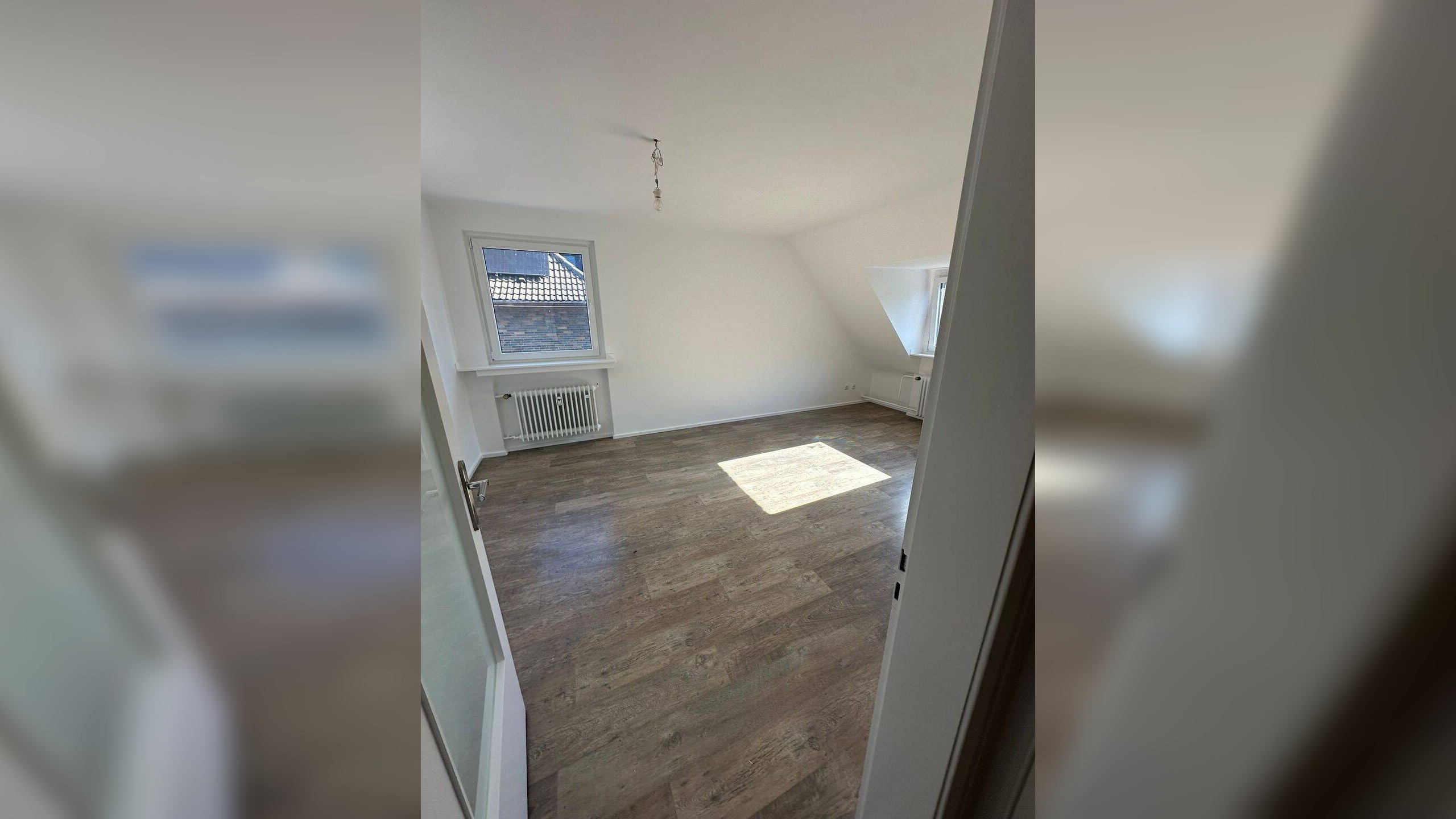 Frisch renovierte 2,5-Zimmer-Dachgeschosswohnung in Essen-Stadtwald – 45134 Essen – Vorschaubild 3