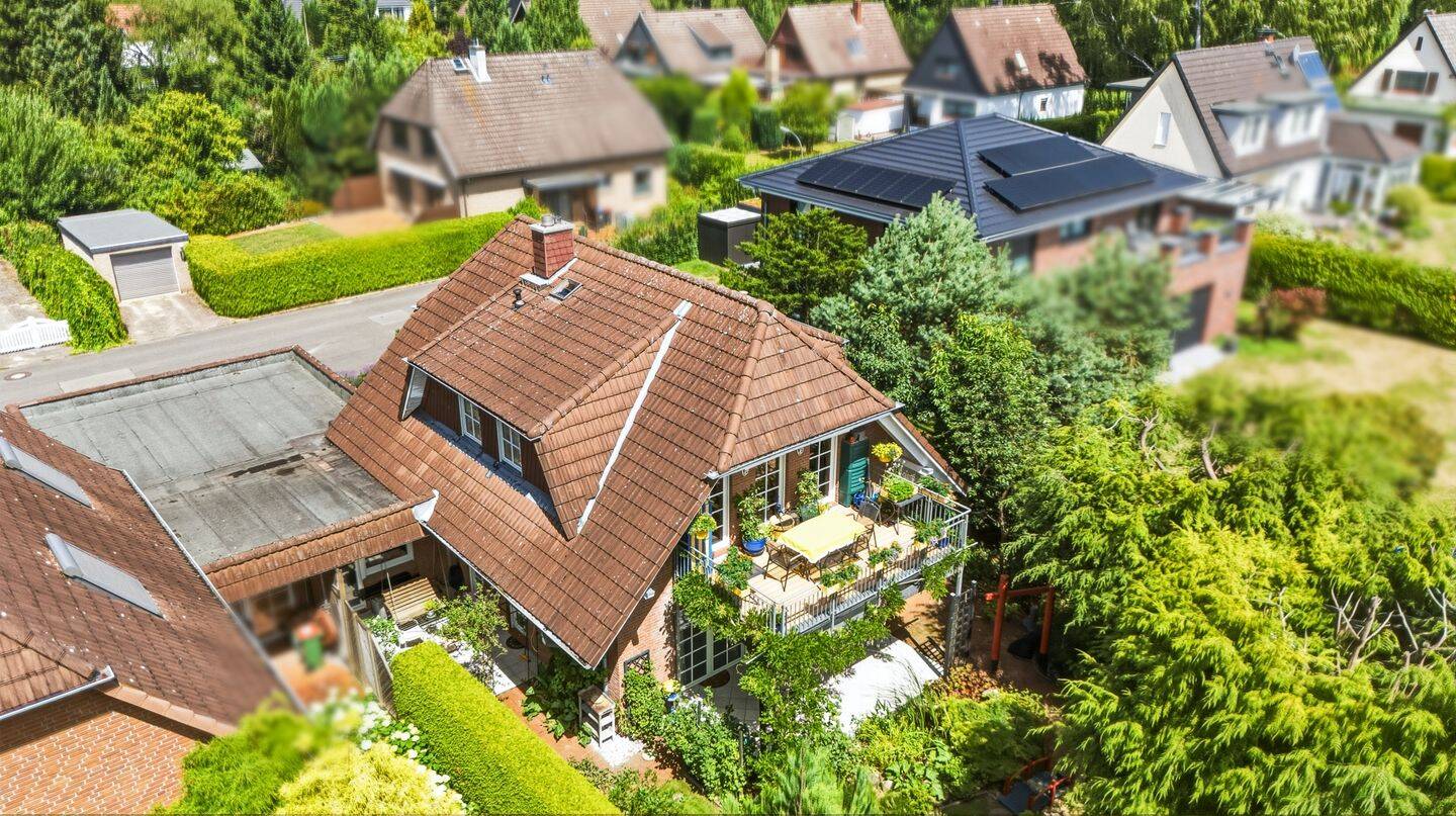 Hamburg-Sasel: Vielseitiges Einfamilienhaus mit traumhaftem, von Hagenbeck inspiriertem Garten – 22393 Hamburg – Vorschaubild 3