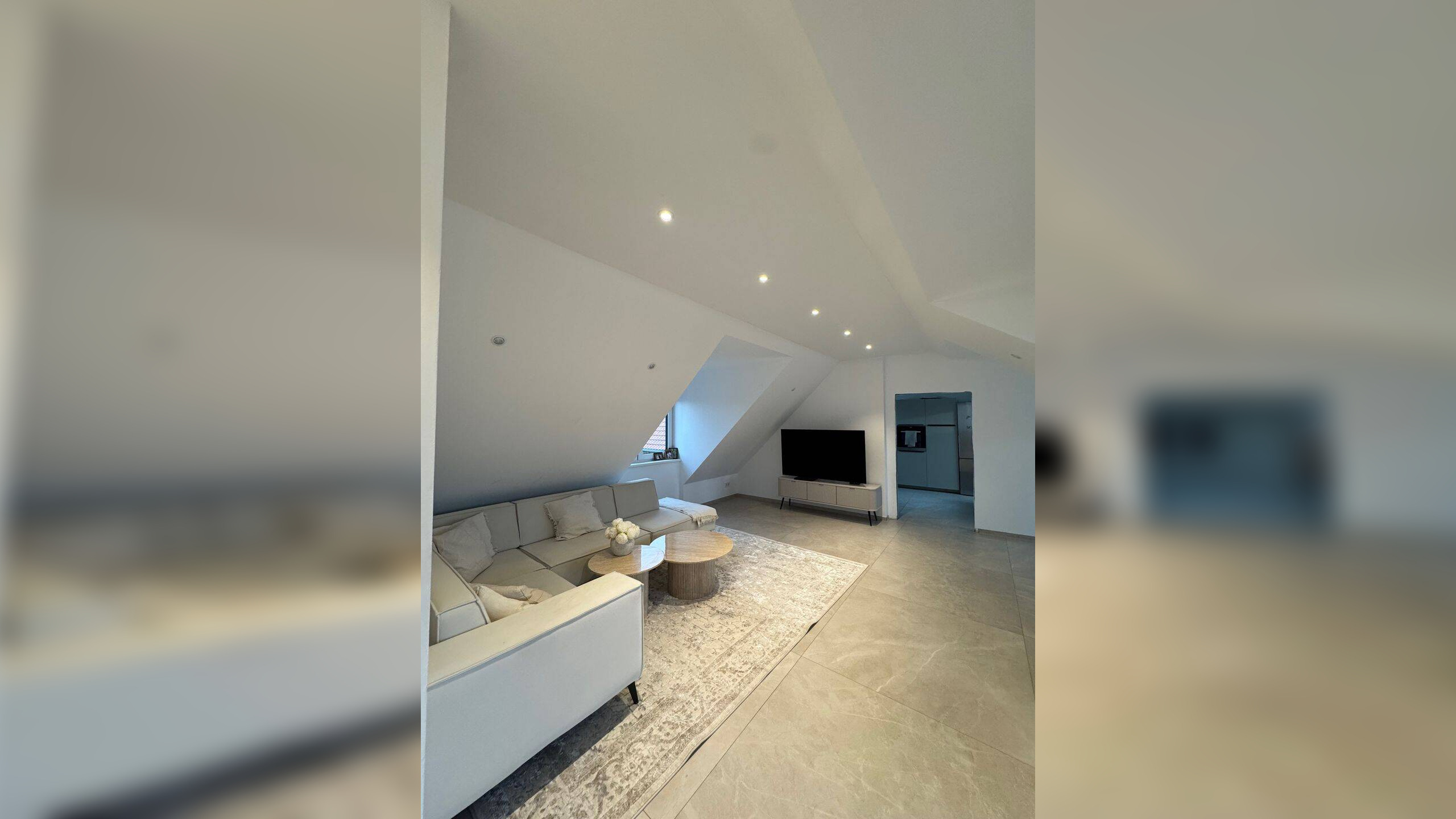 Möbilierte 110qm Dachgeschosswohnung ( max Mietdauer 12 Monate ) – 65191 Wiesbaden – Vorschaubild 3