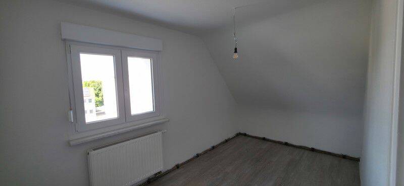 Gemütliche 3-Zimmer-Dachgeschosswohnung – ideal für Paare und kleine Familien – 89584 Ehingen (Donau) – Vorschaubild 4