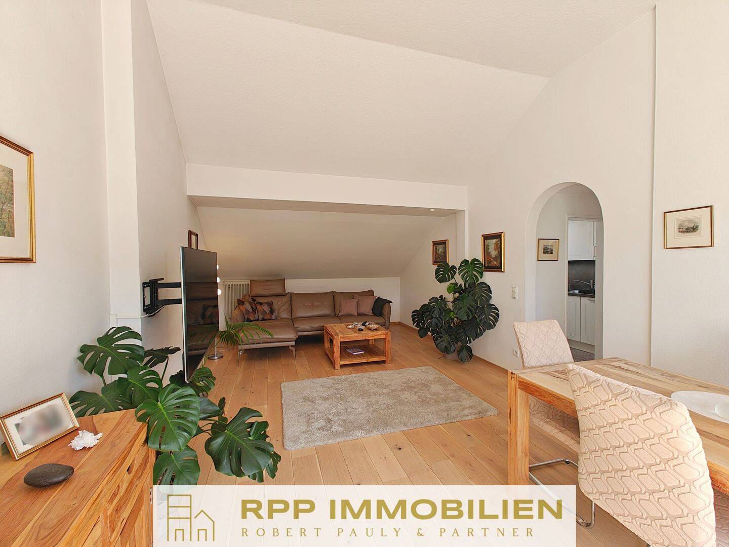 Lichtdurchflutete 2-Zimmer-Wohnung mit traumhafter West-Dachterrasse – 80809 München – Vorschaubild 3