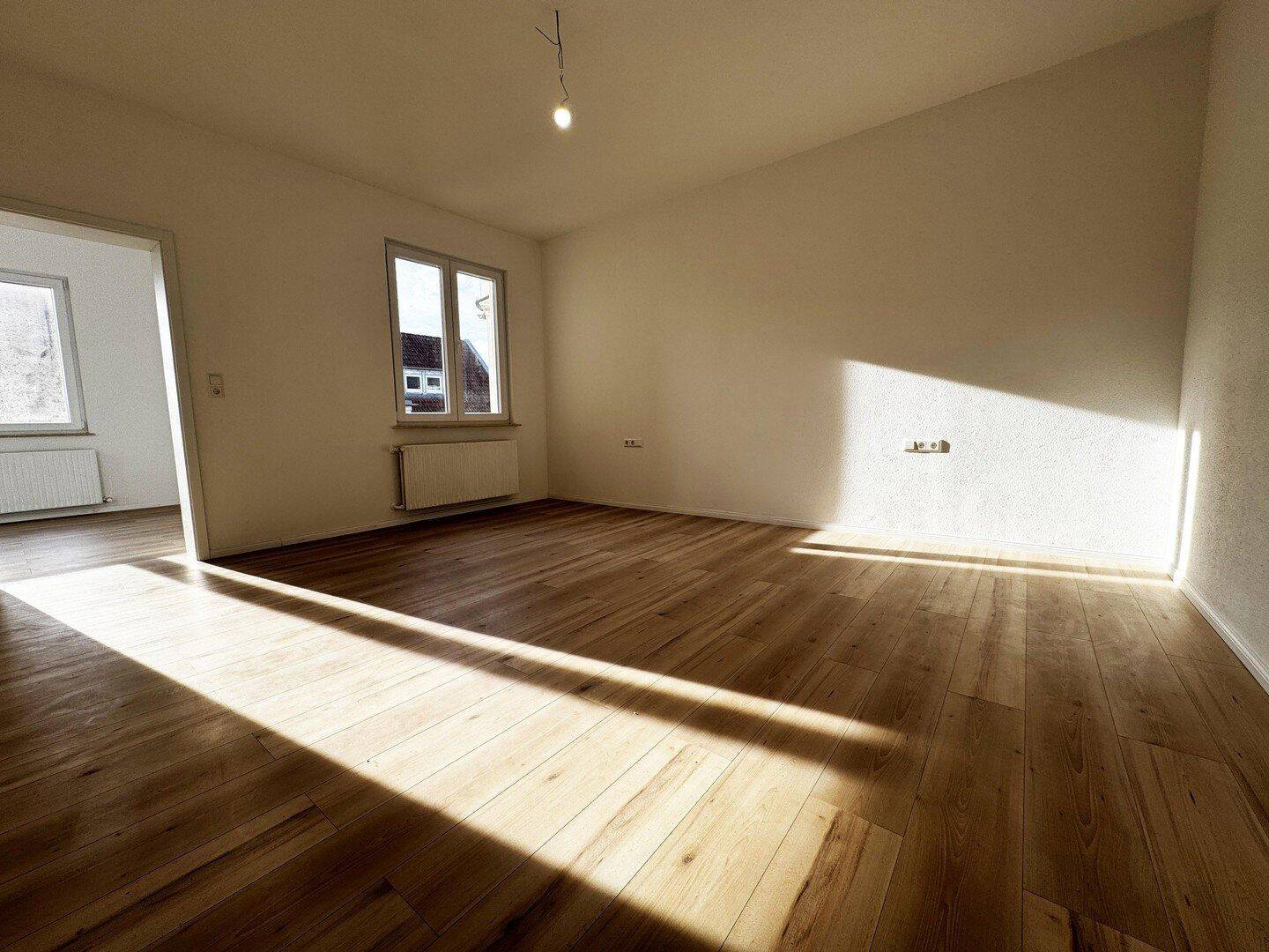 Erstbezug nach Sanierung – Neuer Boden/Küche/Bad/Fenster – Zentrale Lage in Heilbronn – 74072 Heilbronn – Vorschaubild 3