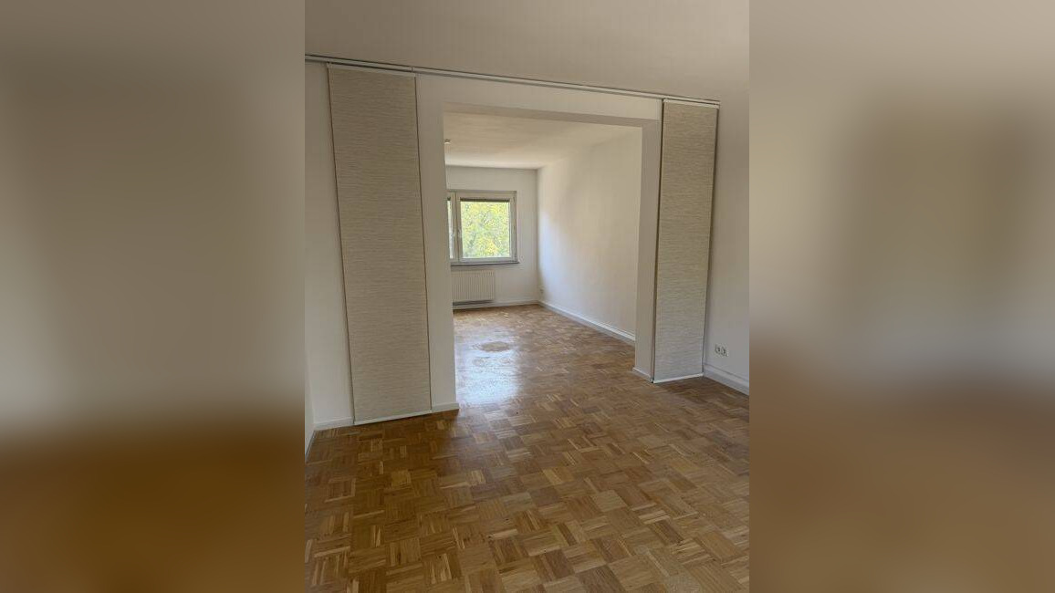 Schöne 3 Zimmer Wohnung mit kleinem Balkon u. Küche in Duisburgs bevorzugter Lage am Springwall – 47051 Duisburg – Vorschaubild 3